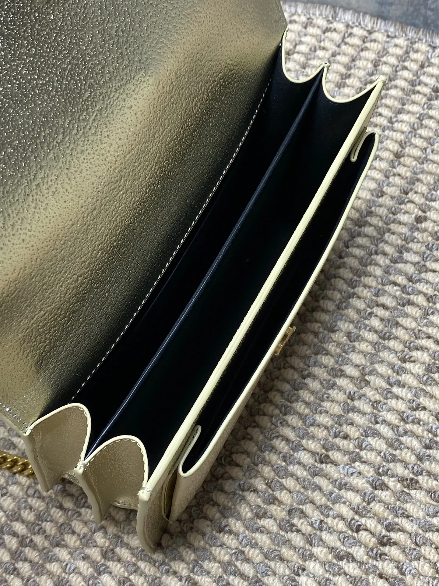 Yves Saint Laurent ゴールド サンセットバッグ - 画像 (10)