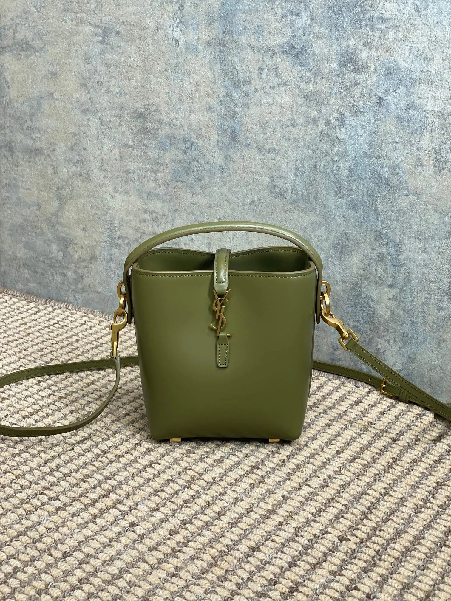 Yves Saint Laurent オリーブグリーンミニバッグ