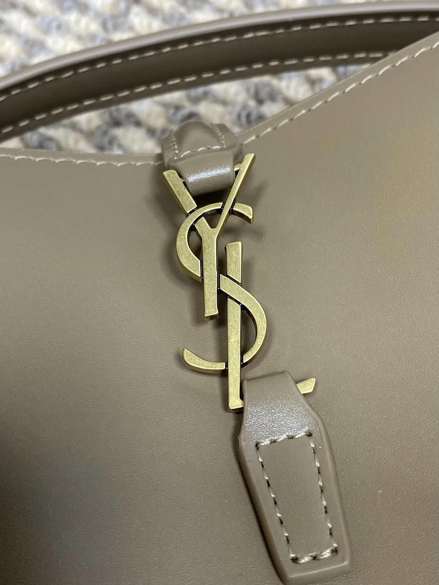 Yves Saint Laurent オリーブミニバケットバッグ - 画像 (7)