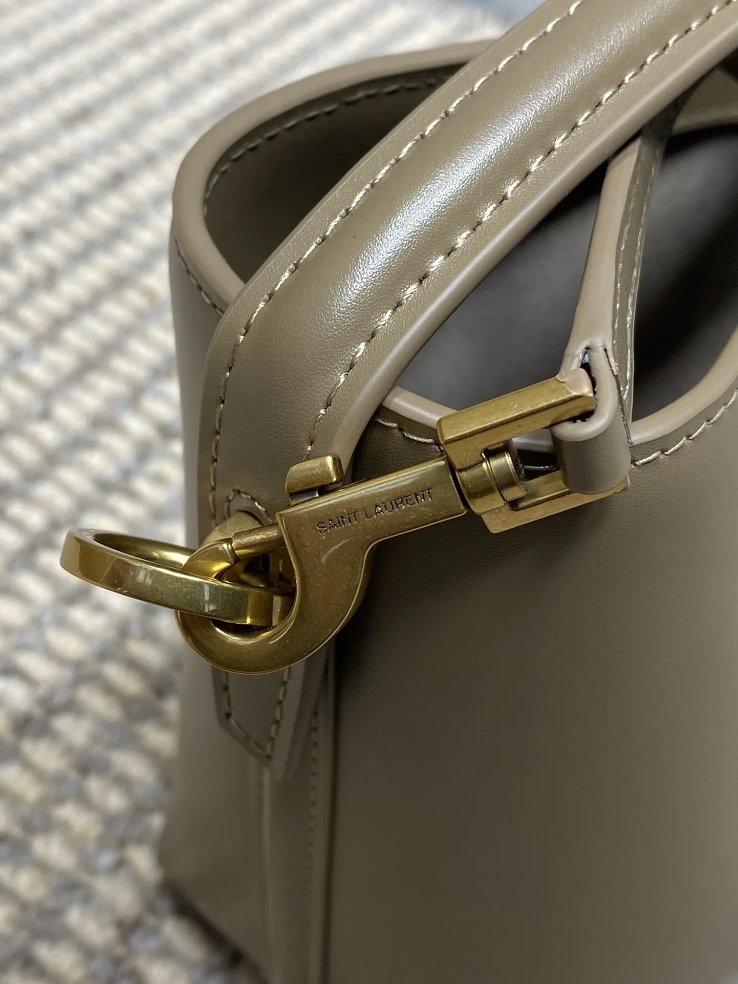 Yves Saint Laurent オリーブミニバケットバッグ - 画像 (8)