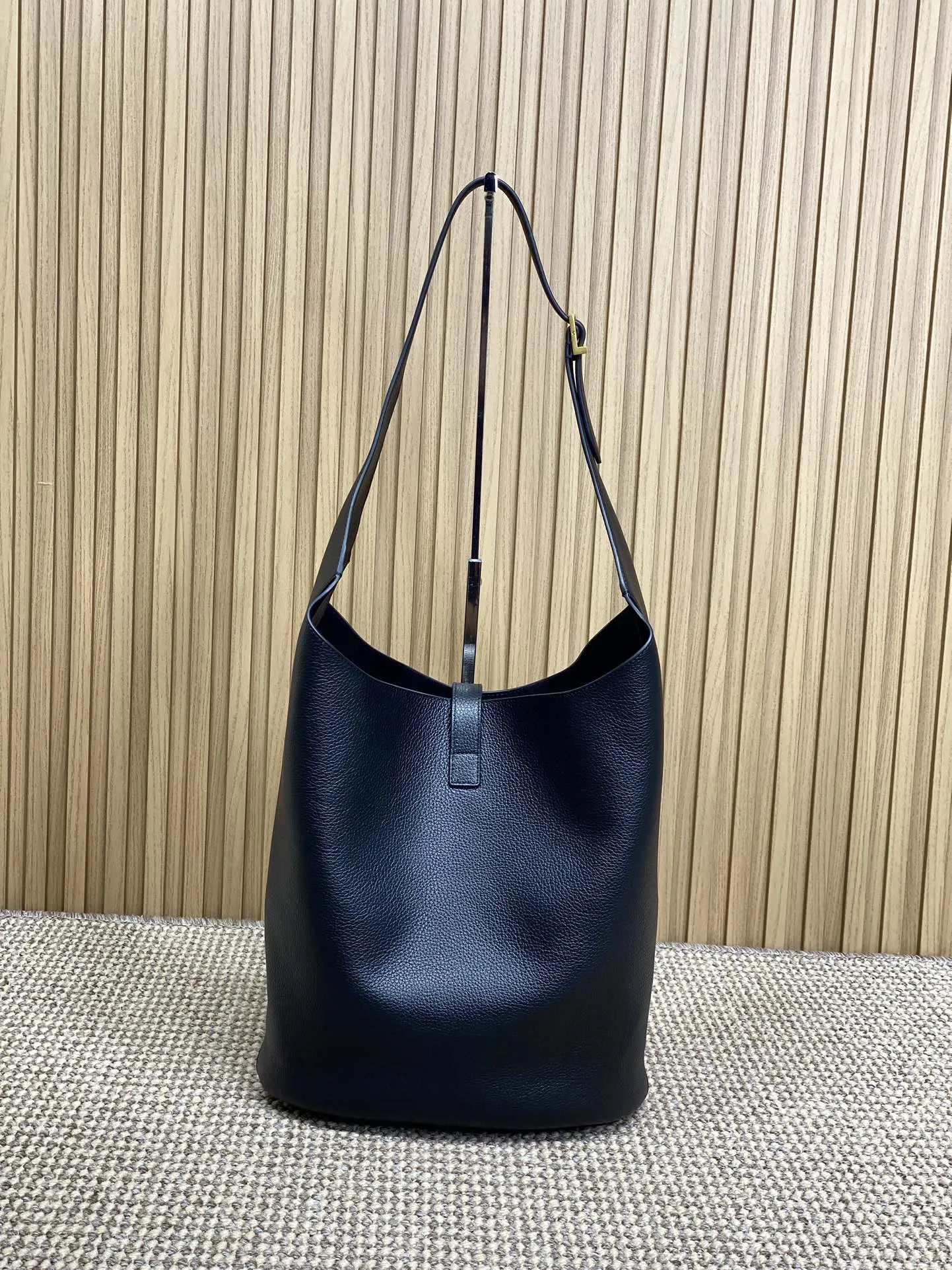 Yves Saint Laurent ブラック ホーボーショルダーバッグ - 画像 (3)