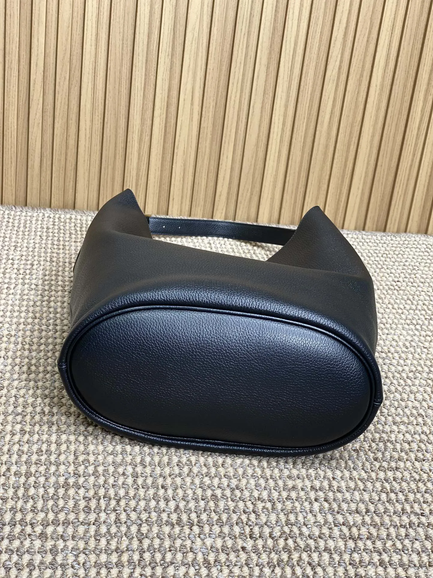 Yves Saint Laurent ブラック ホーボーショルダーバッグ - 画像 (5)