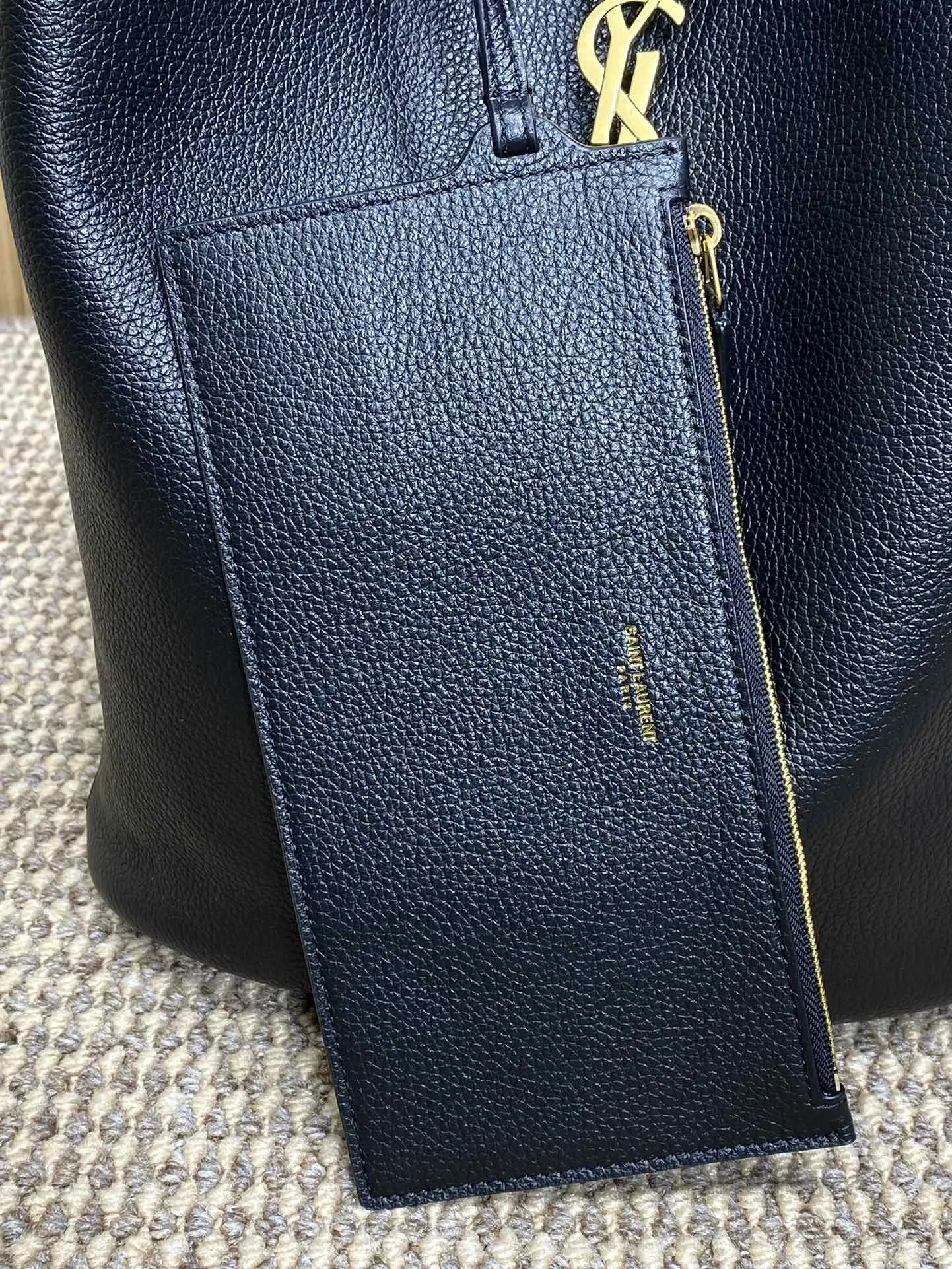 Yves Saint Laurent ブラック ホーボーショルダーバッグ - 画像 (8)