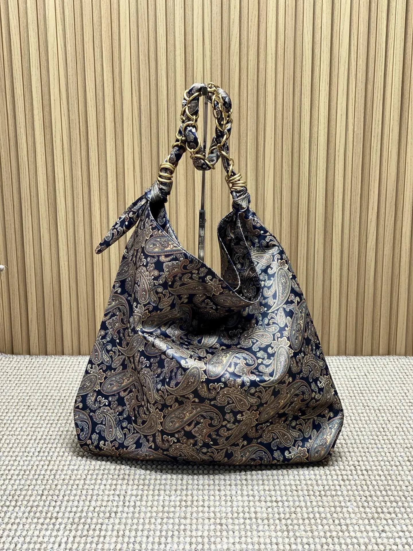 Yves Saint Laurent ブルー シルク編み込みショッピングバッグ