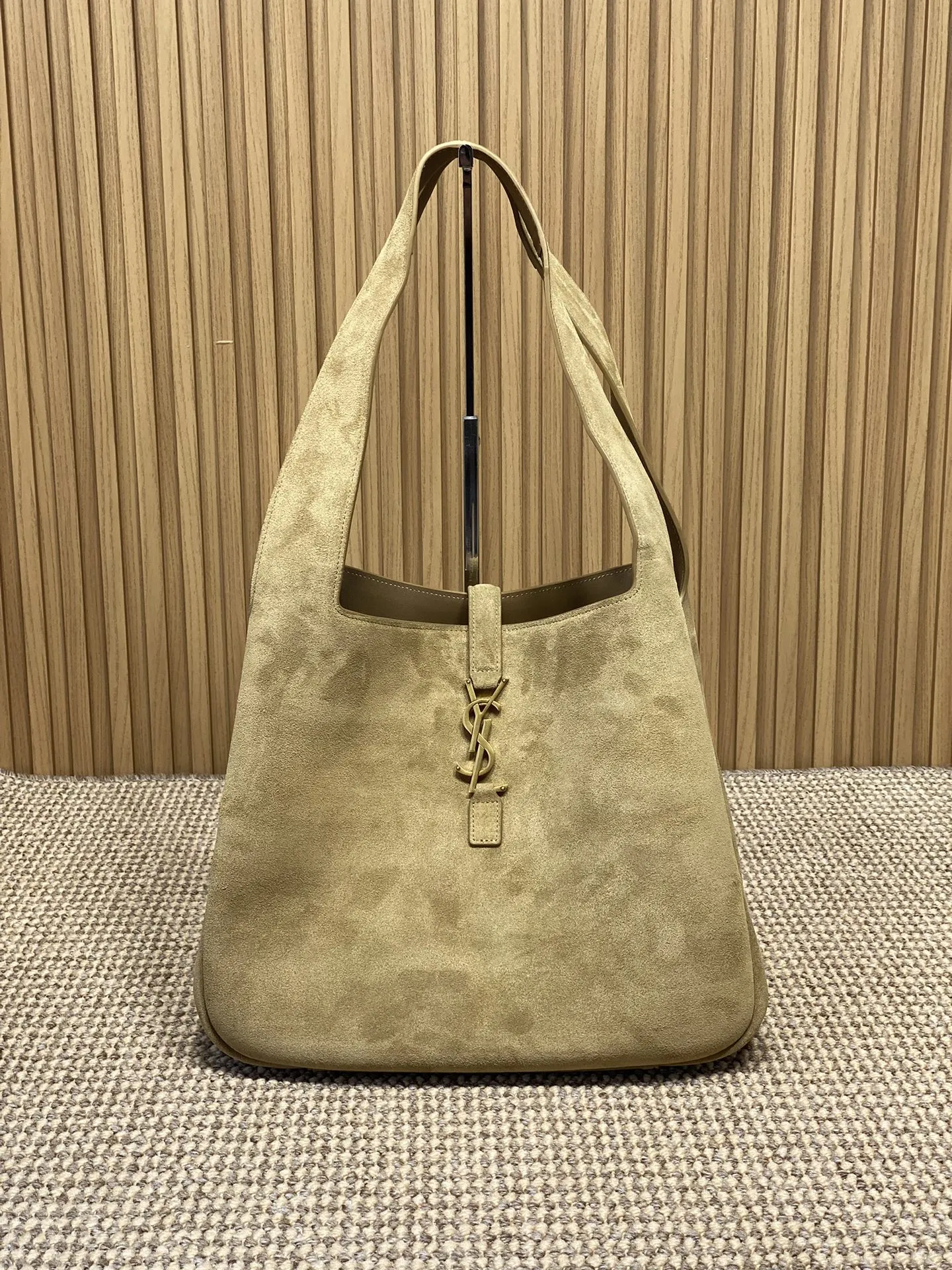 Yves Saint Laurent ベージュスエードトートバッグ - 画像 (5)