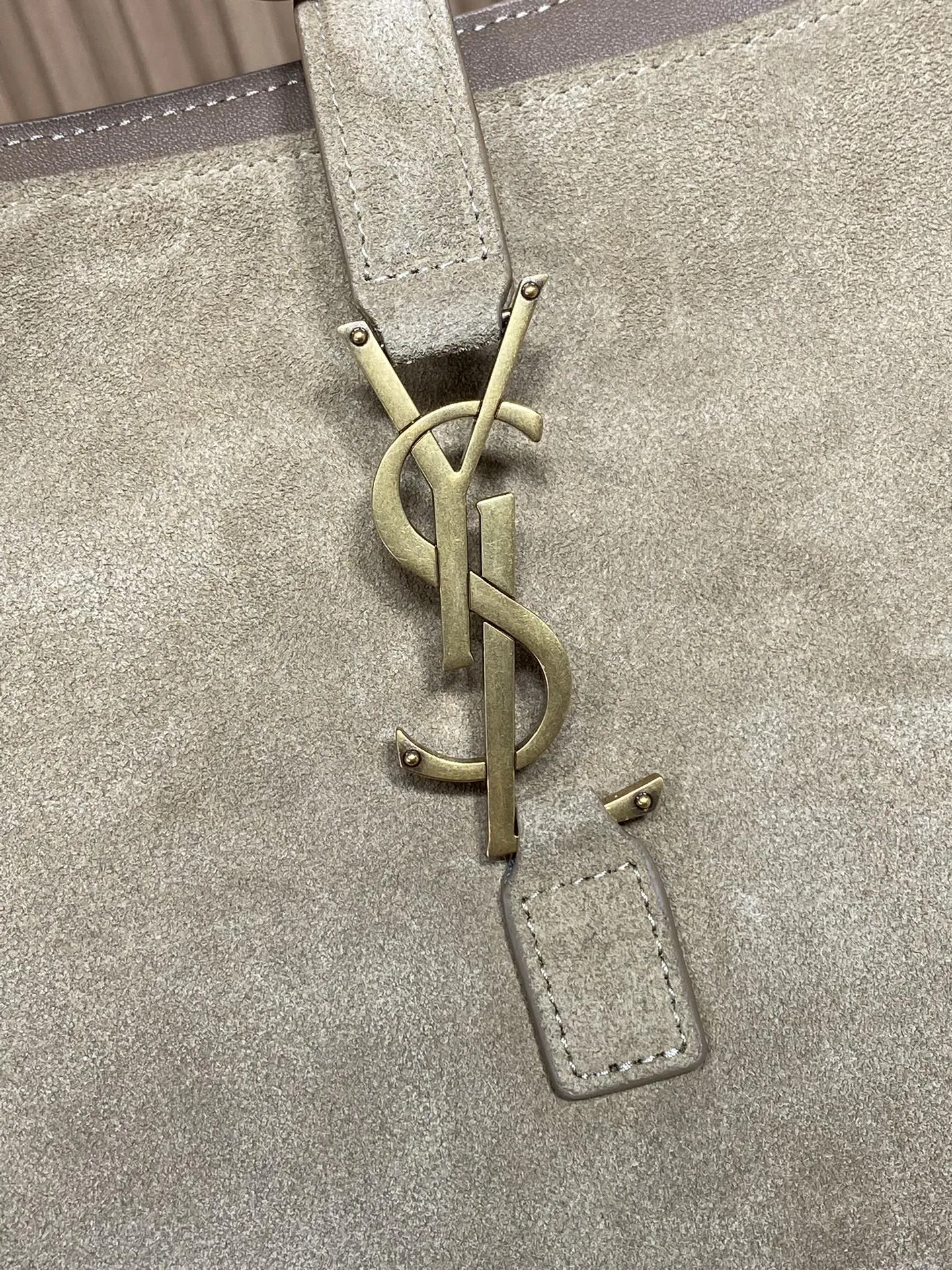 Yves Saint Laurent ベージュスエードトートバッグ - 画像 (8)