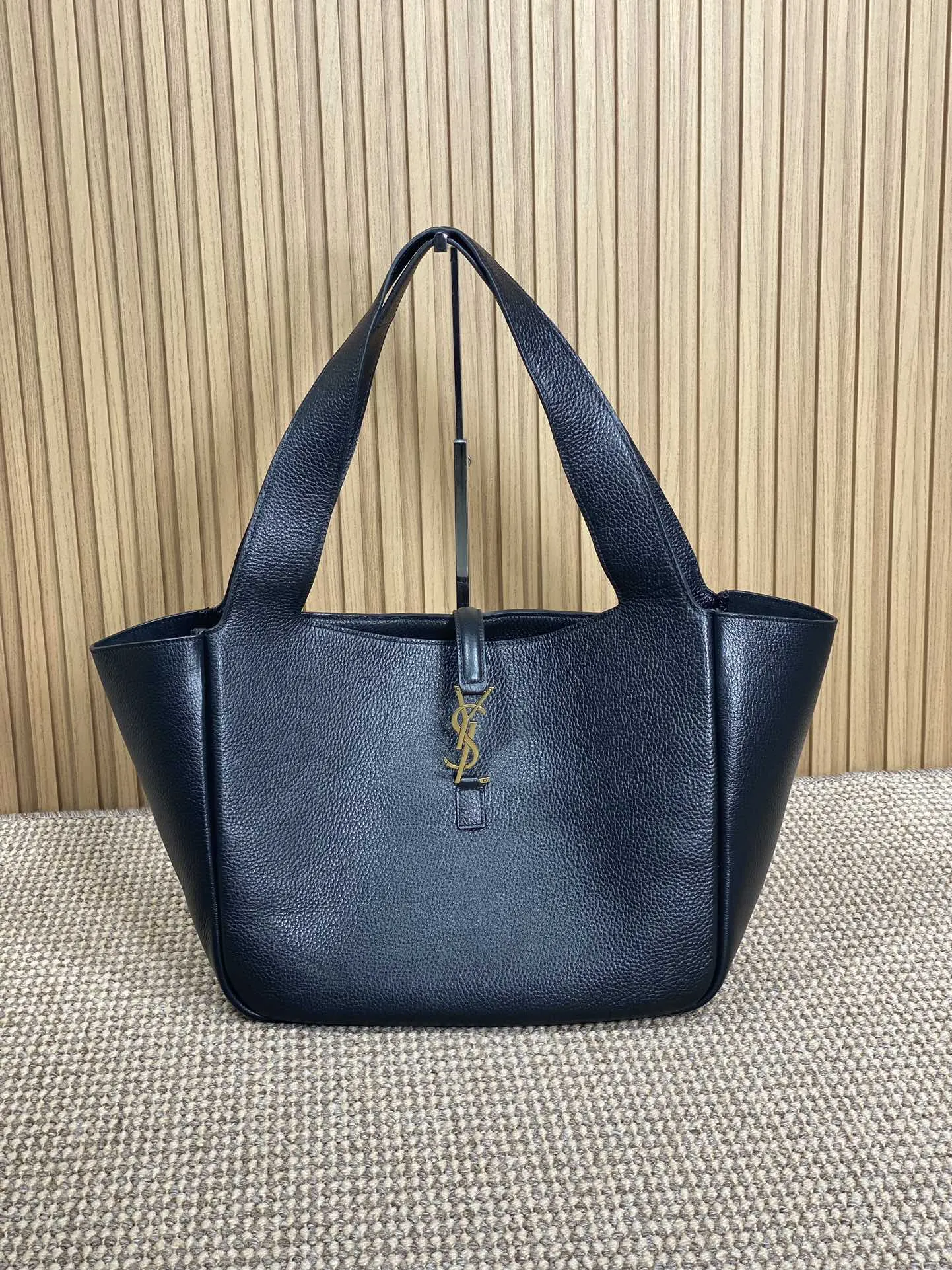 Yves Saint Laurent ブラック 柔らか鹿革トートバッグ