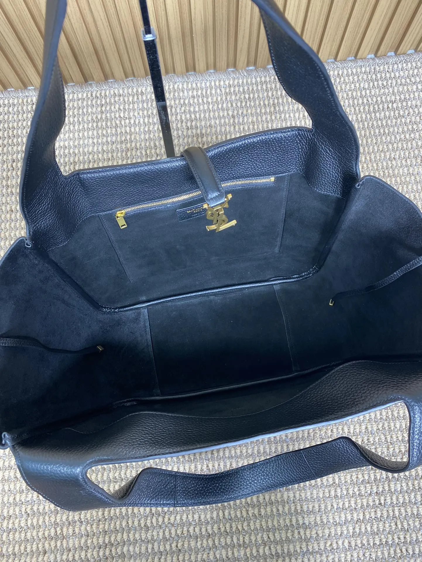 Yves Saint Laurent ブラック 柔らか鹿革トートバッグ - 画像 (9)