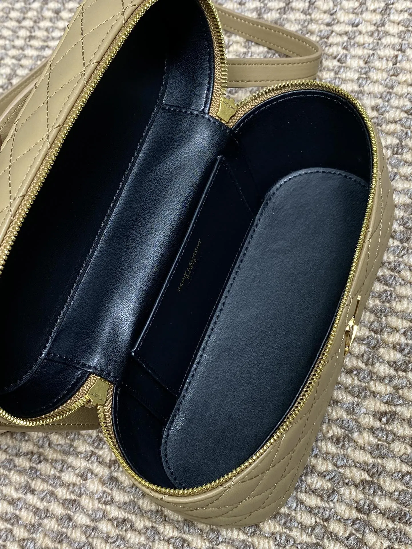 Yves Saint Laurent ベージュ ボックス型バッグ - 画像 (10)