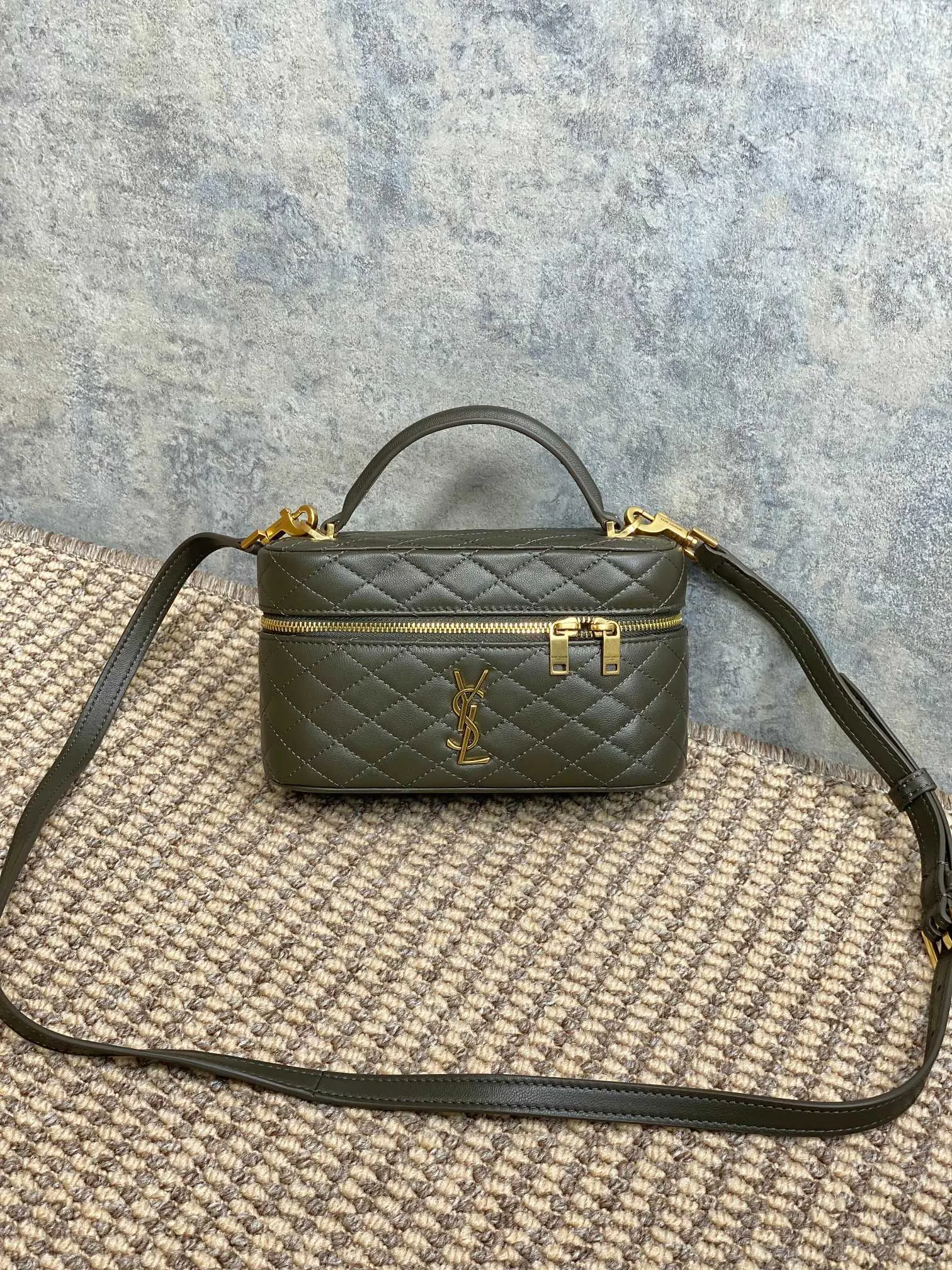 Yves Saint Laurent グリーンボックスバッグ