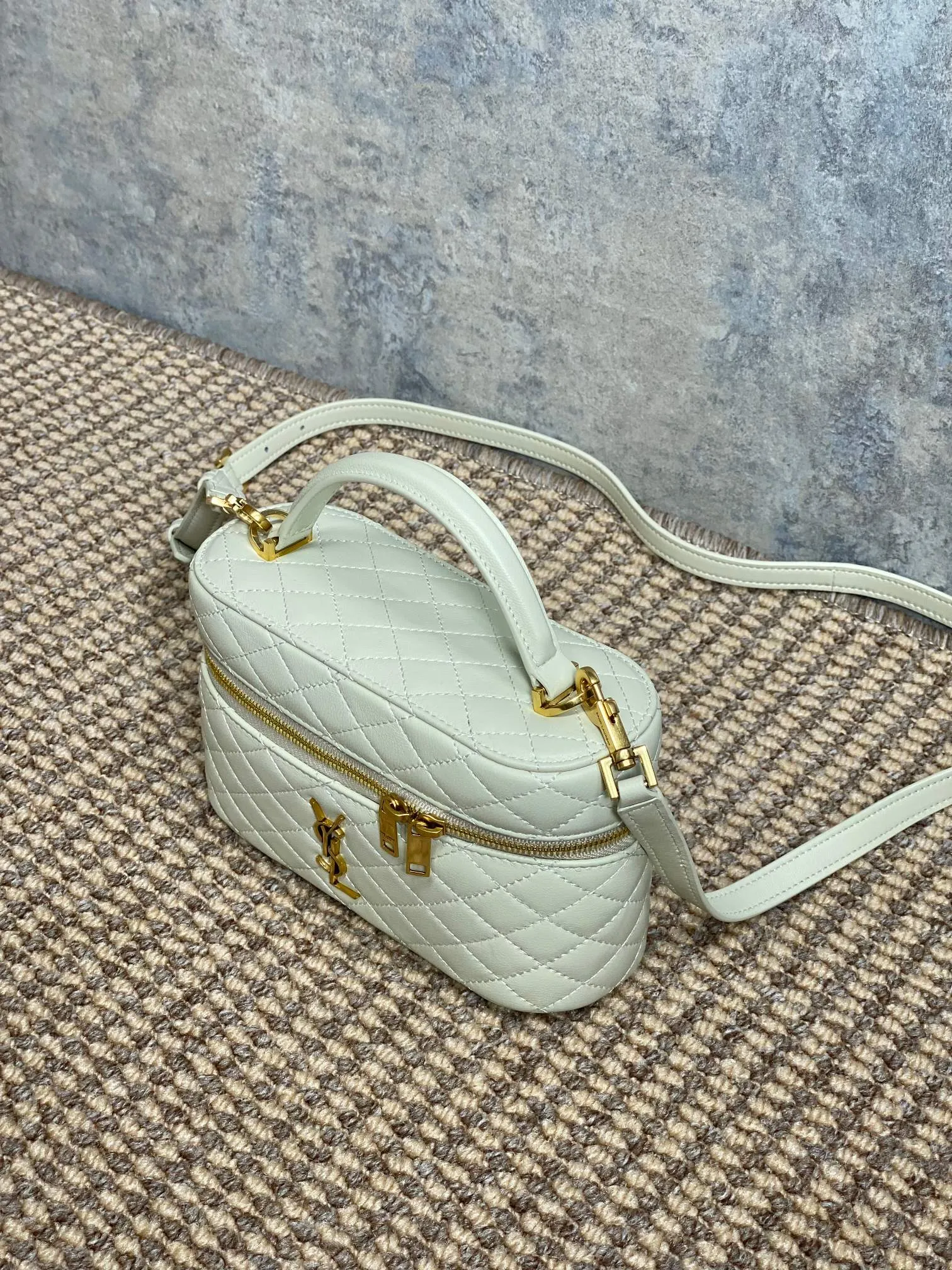 Yves Saint Laurent ライトグリーン ボックスバッグ - 画像 (4)