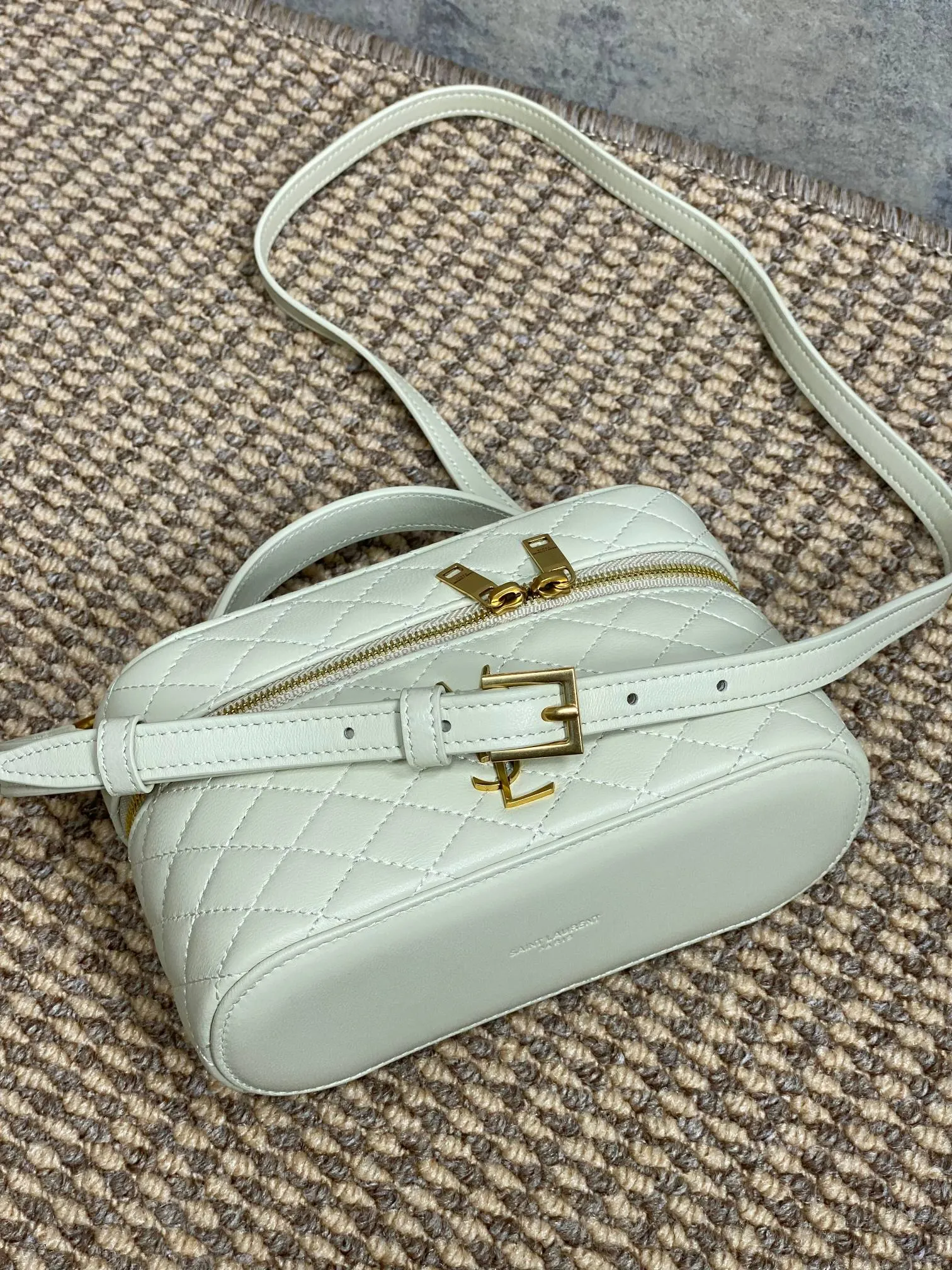 Yves Saint Laurent ライトグリーン ボックスバッグ - 画像 (7)