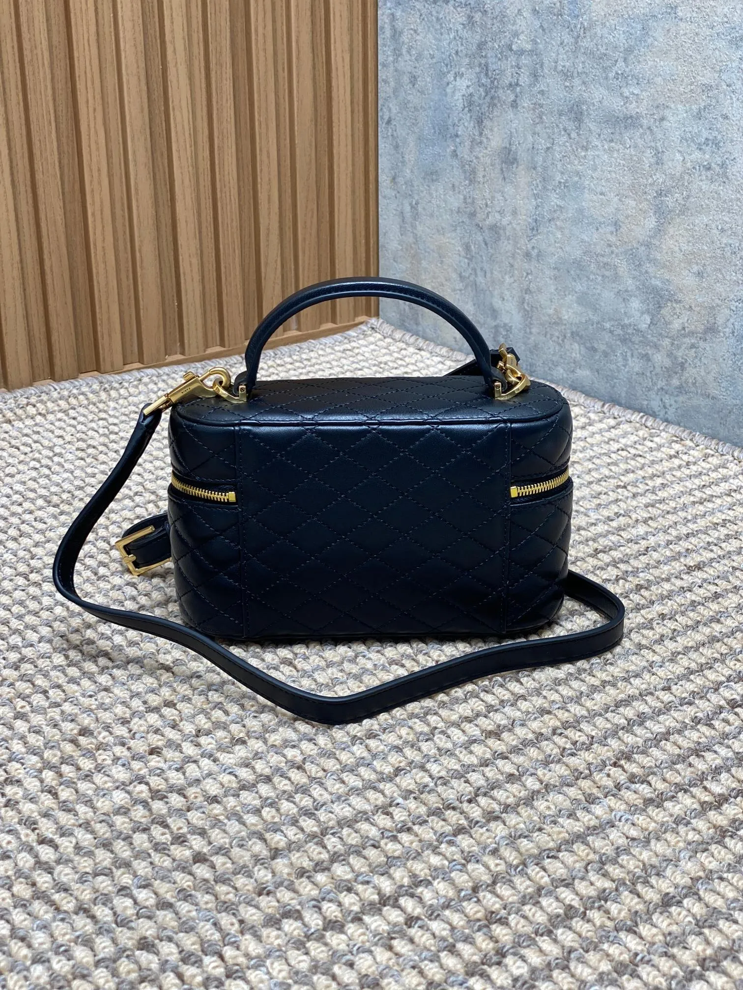 Yves Saint Laurent ネイビー ボックスバッグ - 画像 (3)