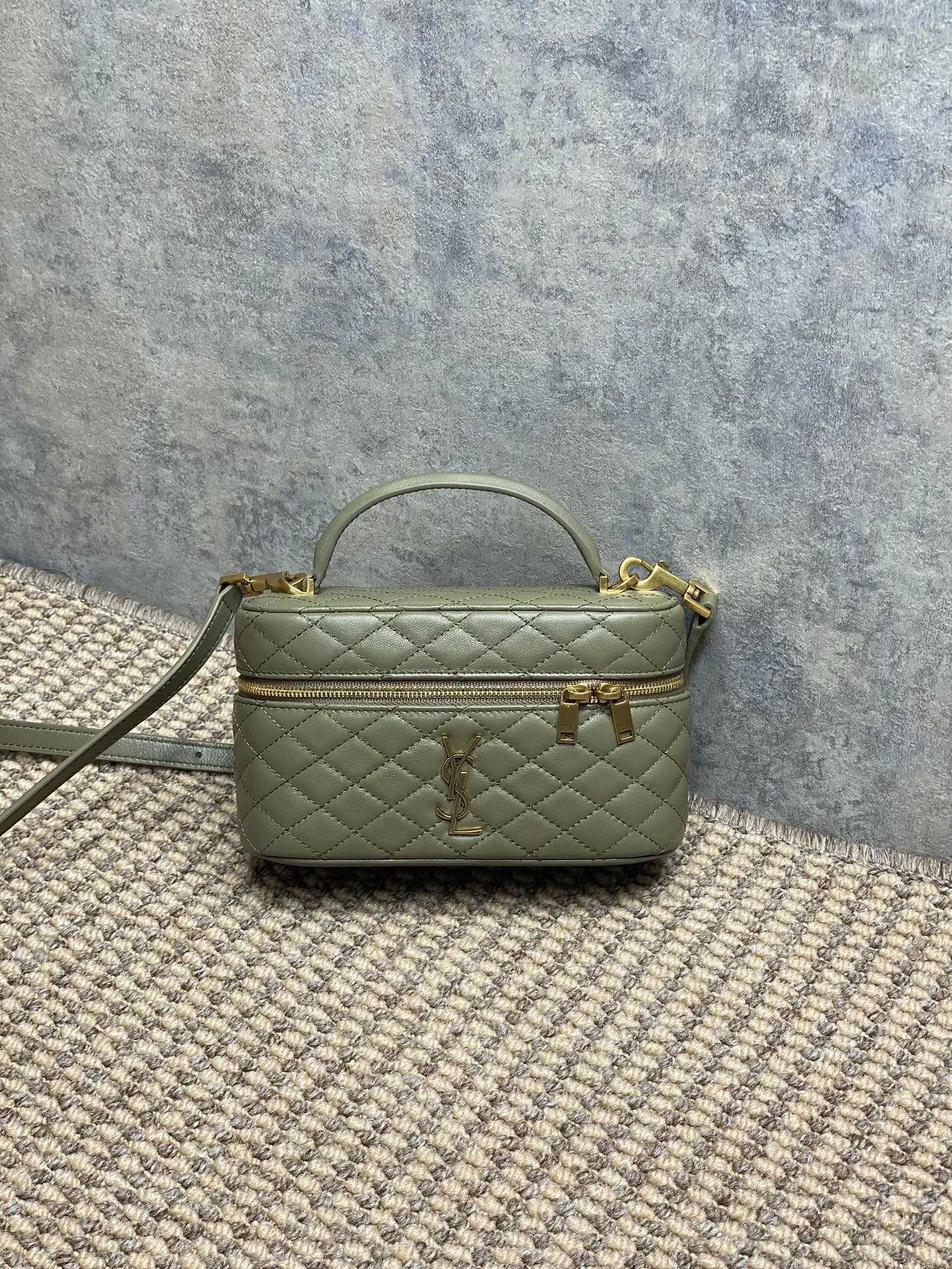 Yves Saint Laurent グリーンボックスバッグ