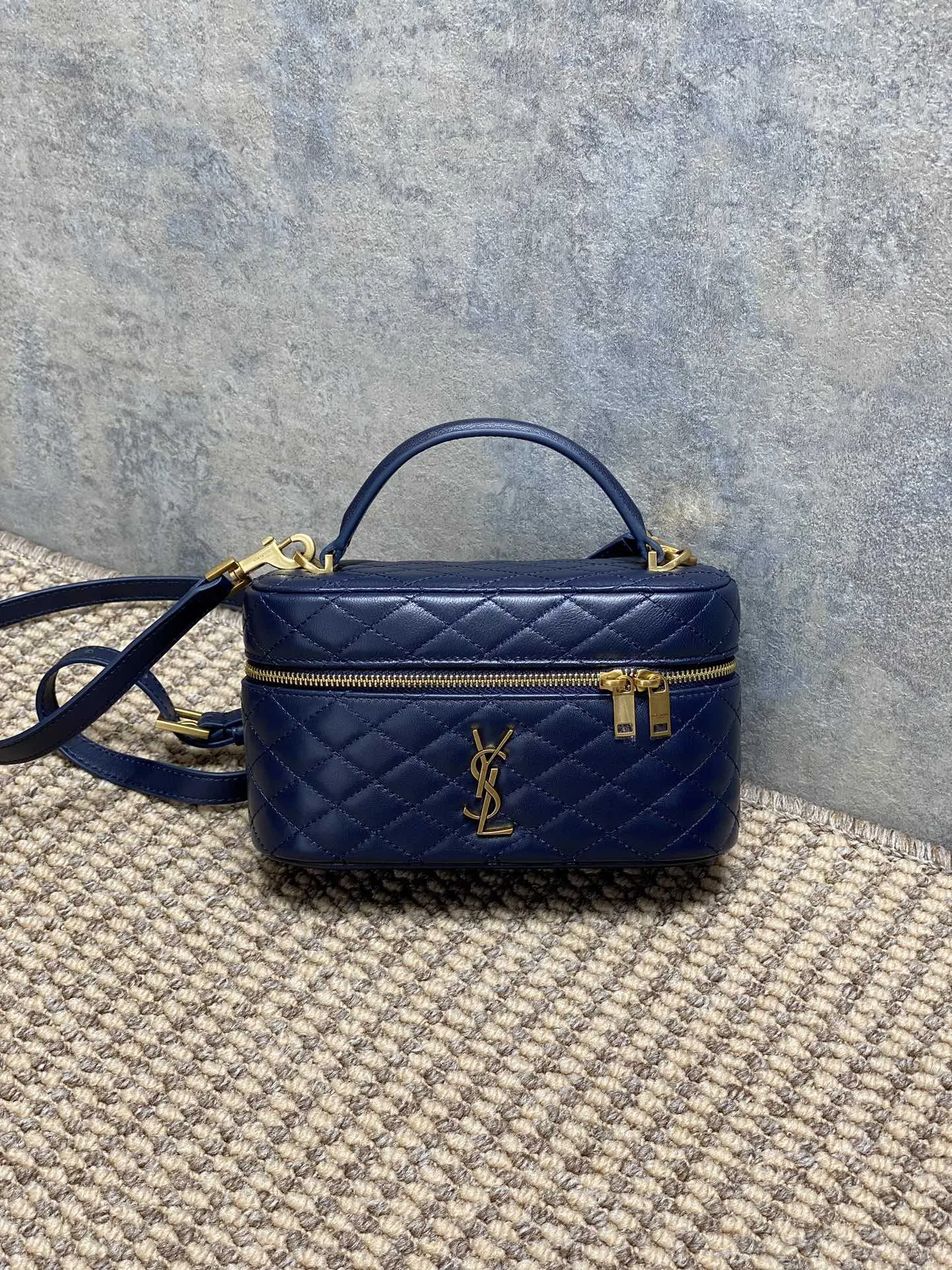 Yves Saint Laurent ネイビー 小Gabyバッグ