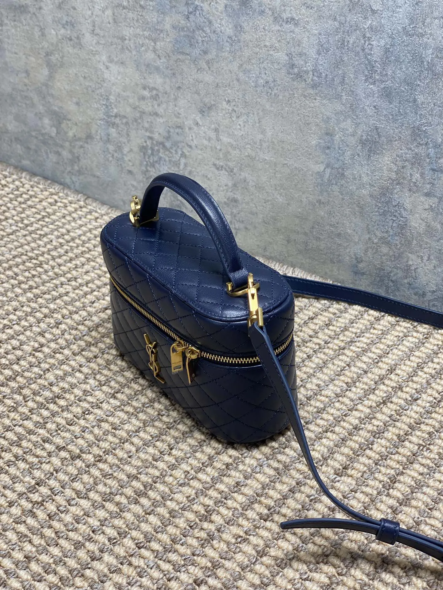 Yves Saint Laurent ネイビー 小Gabyバッグ - 画像 (4)