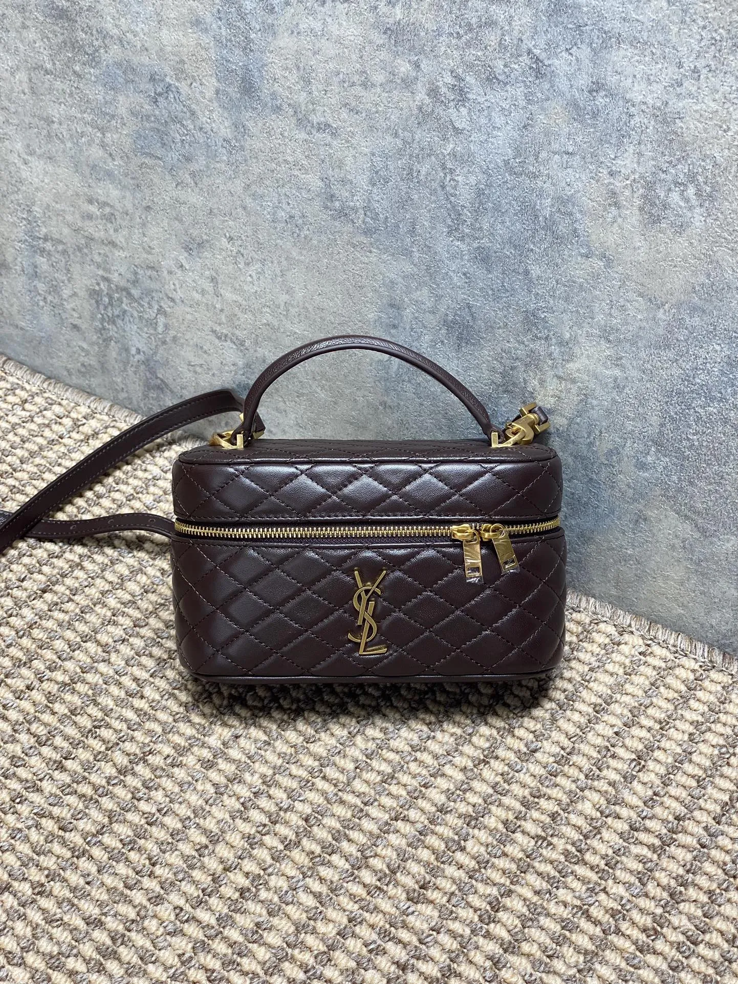 Yves Saint Laurent ダークブラウン ボックスバッグ