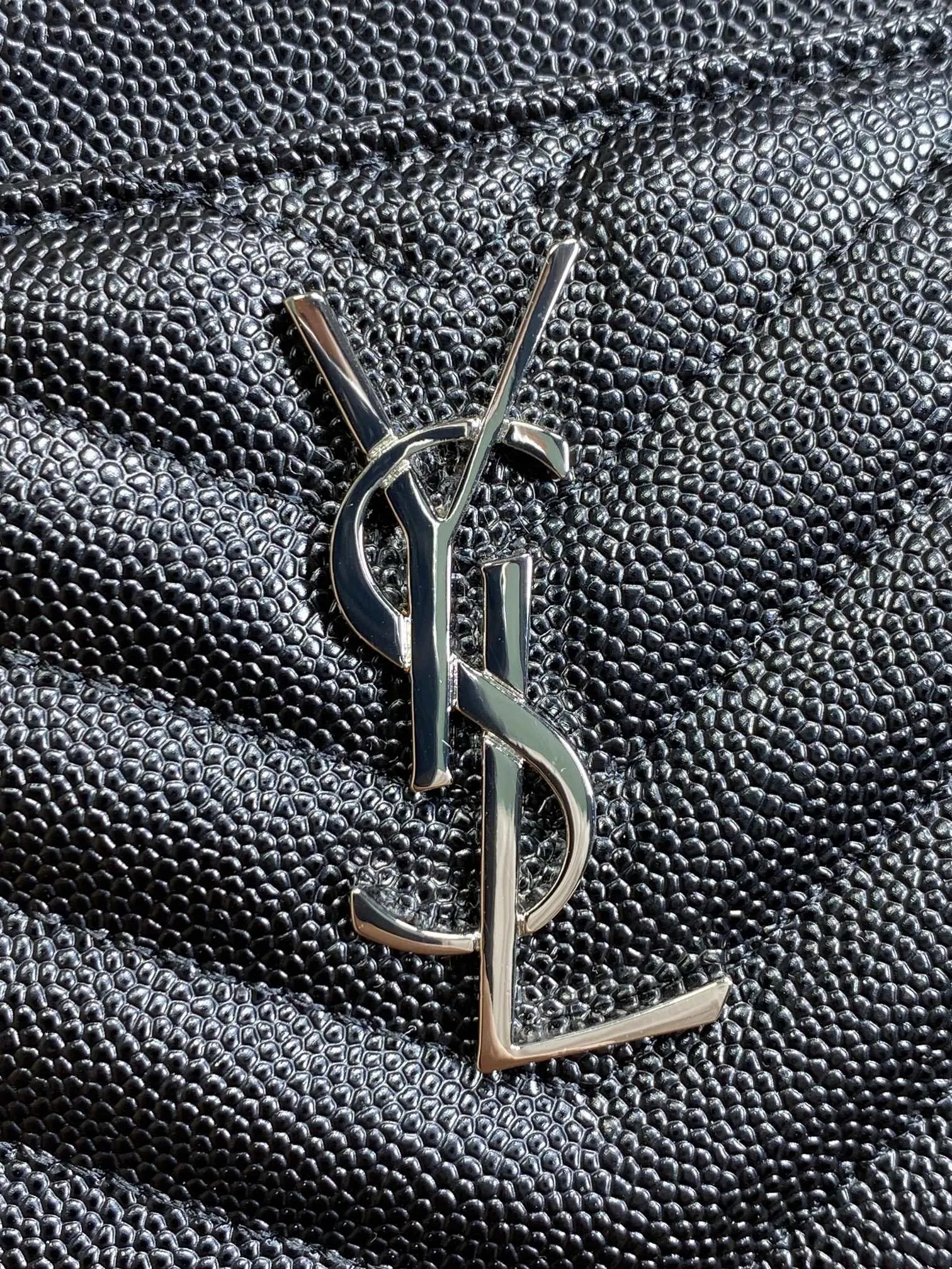 Yves Saint Laurent ブラック 魚子酱ランチ手拿包 - 画像 (6)