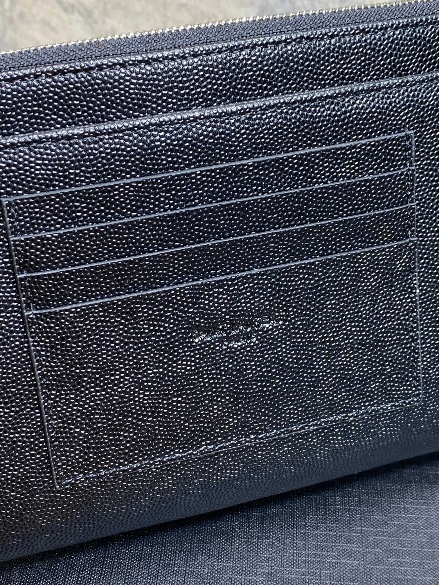 Yves Saint Laurent ブラック 魚子酱ランチ手拿包 - 画像 (7)