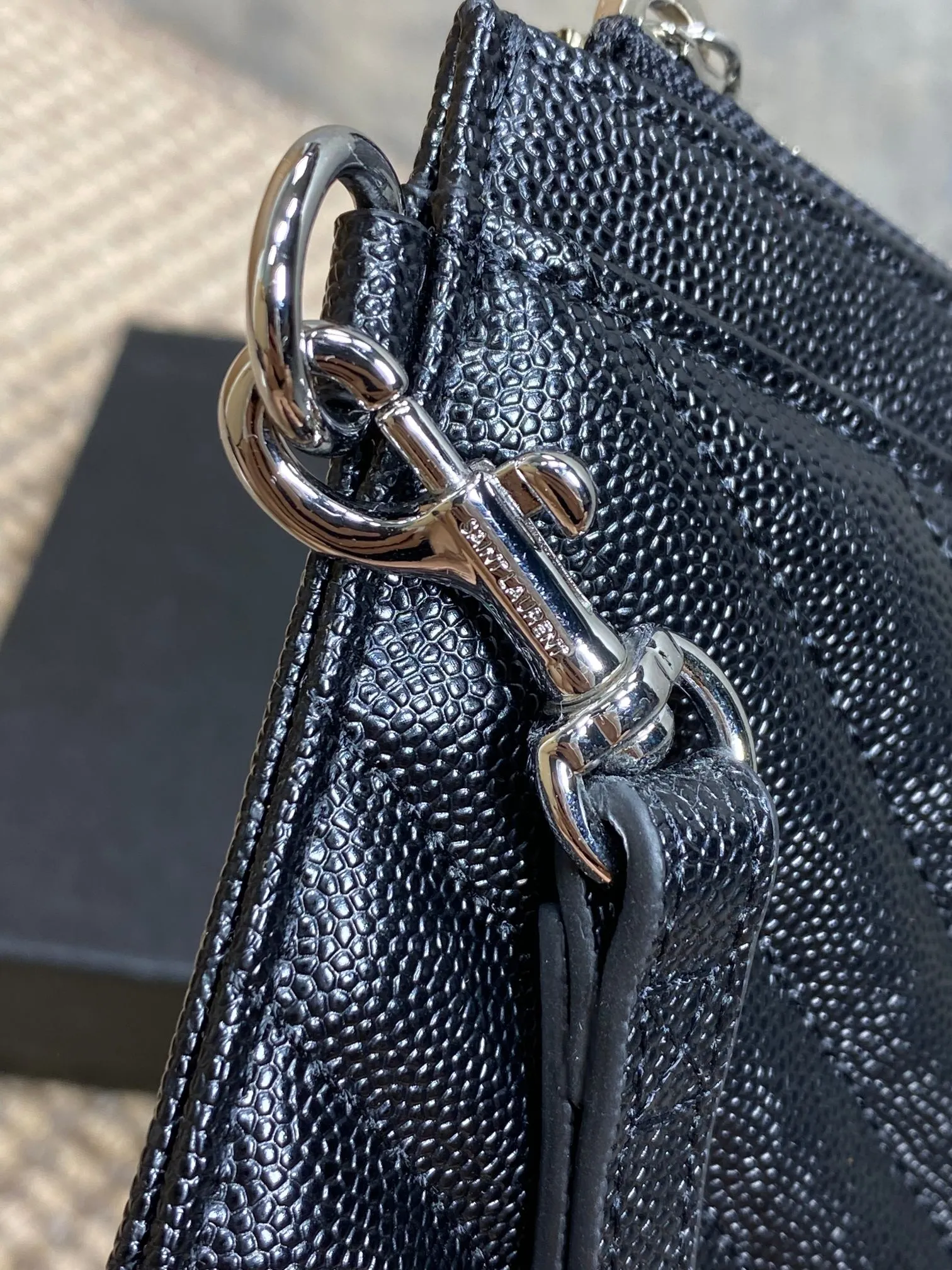 Yves Saint Laurent ブラック 魚子酱ランチ手拿包 - 画像 (8)