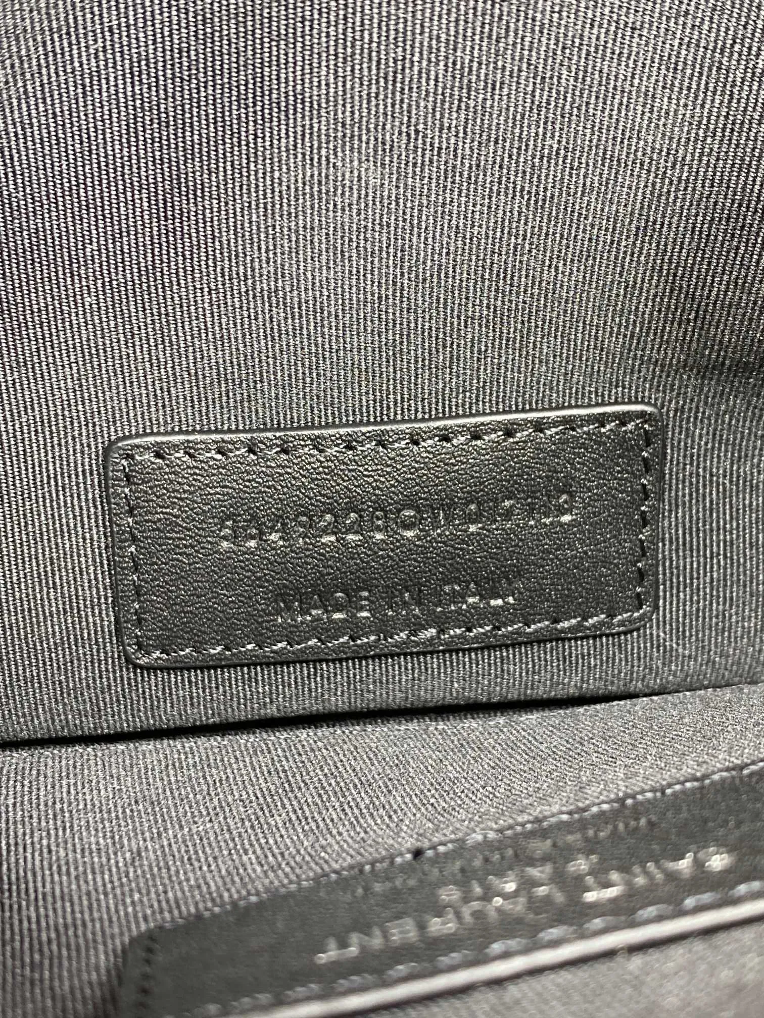 Yves Saint Laurent ブラック 魚子酱ランチ手拿包 - 画像 (10)