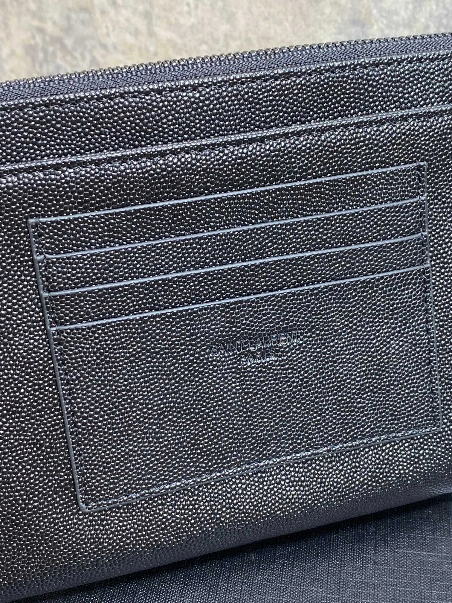 Yves Saint Laurent 黒 魚子酱ランチパーチ - 画像 (7)