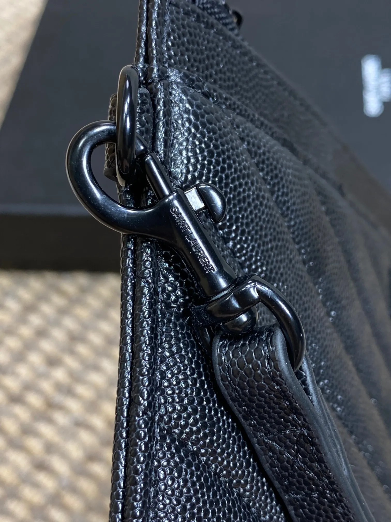 Yves Saint Laurent 黒 魚子酱ランチパーチ - 画像 (8)