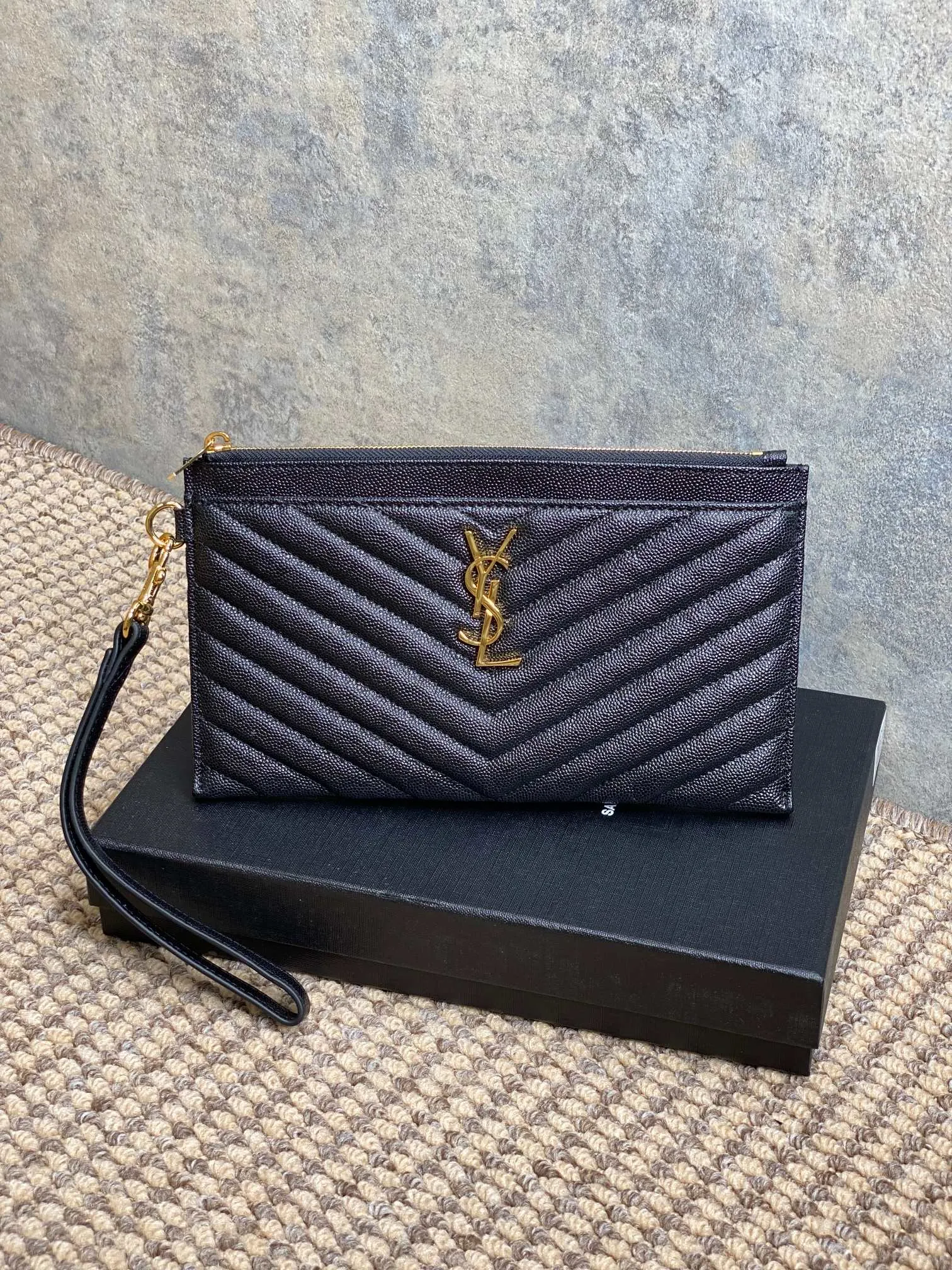 サンローランYSLブラック魚子酱ジップクラッチ