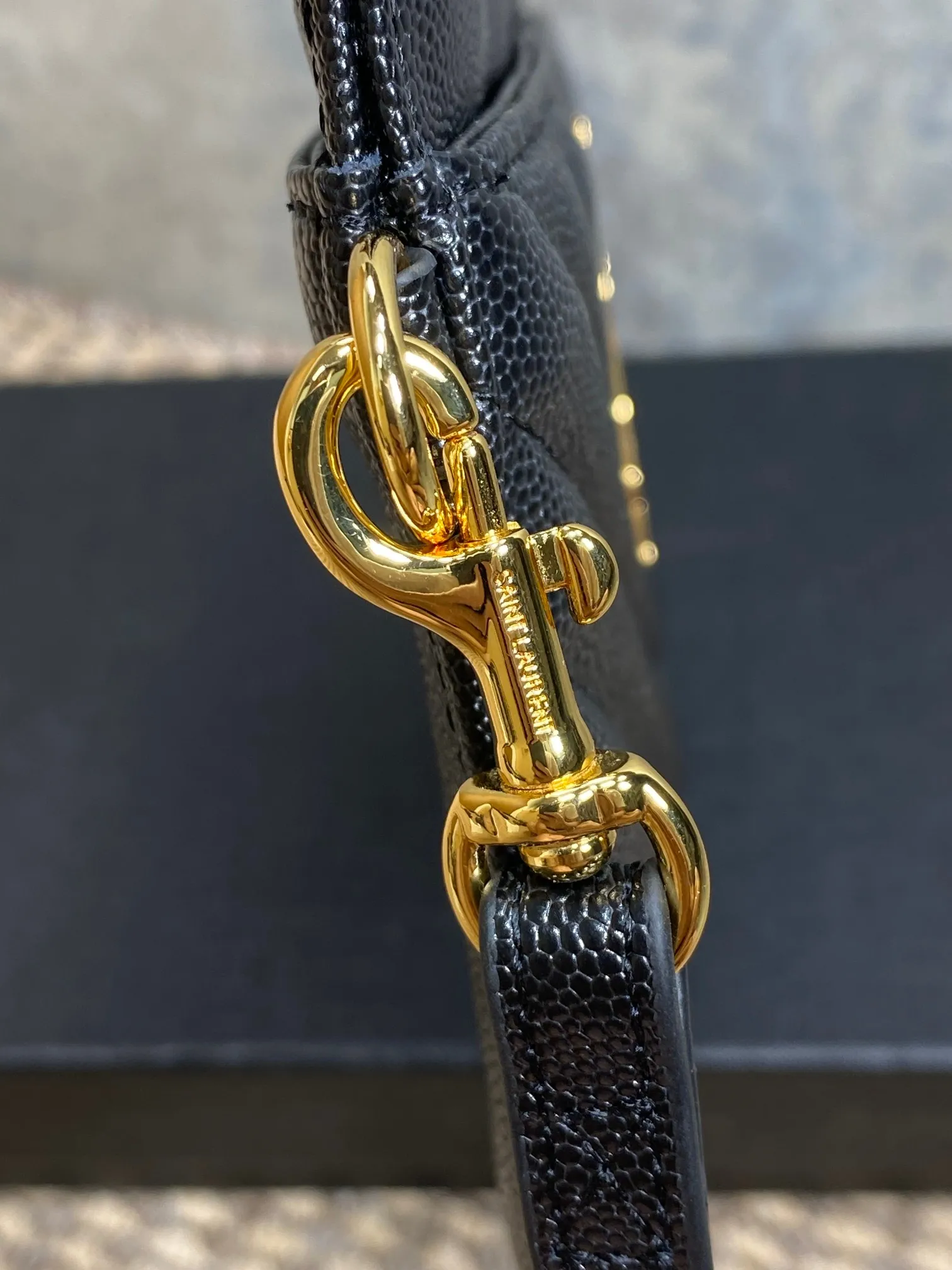 サンローランYSLブラック魚子酱ジップクラッチ - 画像 (8)