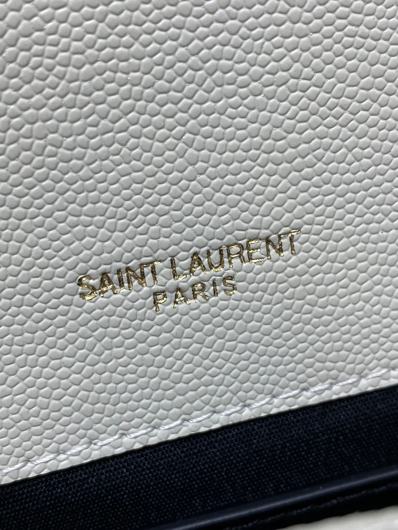 Yves Saint Laurent ホワイト 真皮球纹小信封包 - 画像 (10)