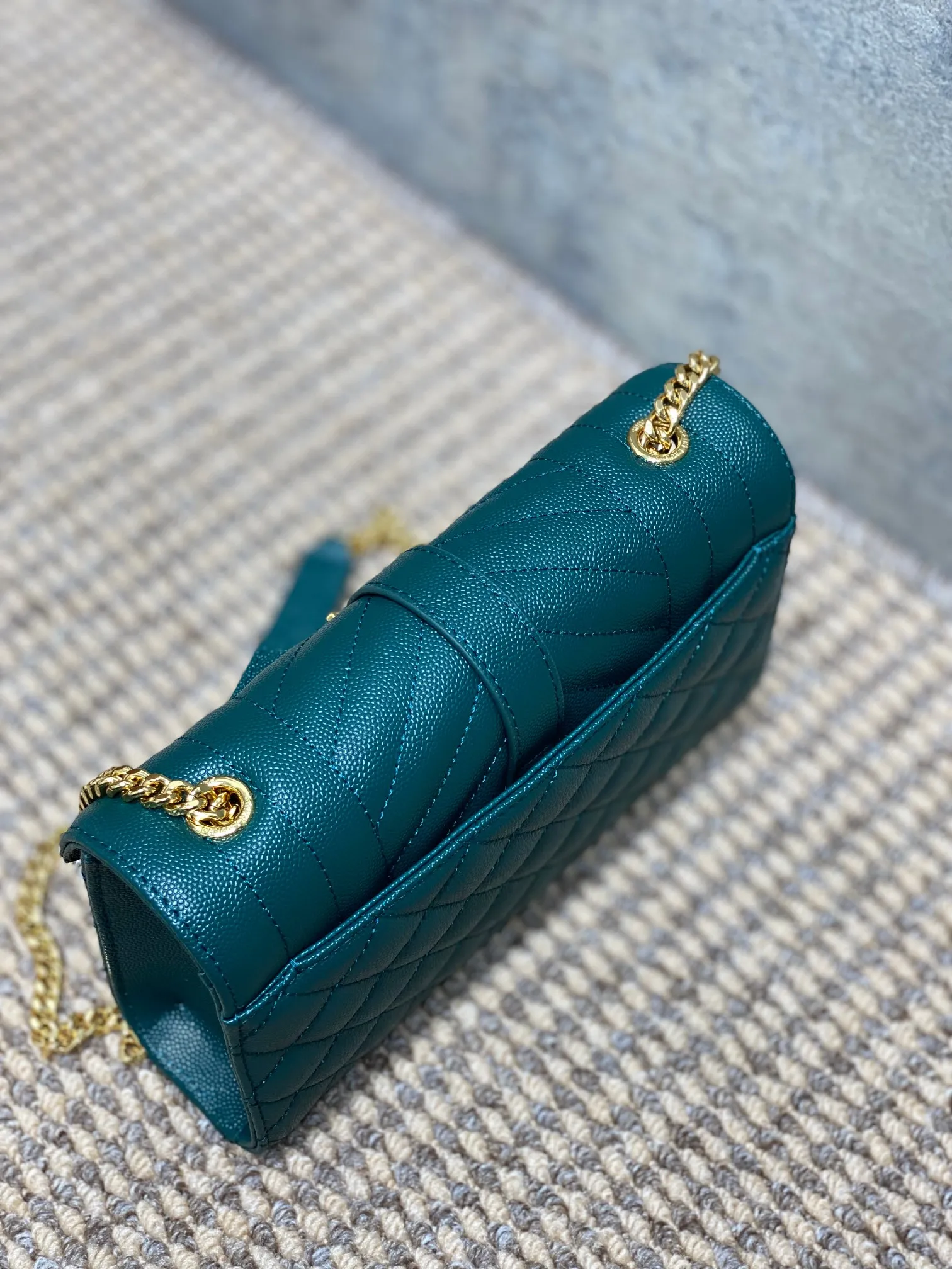 Yves Saint Laurent グリーン真皮球紋付レターパック - 画像 (7)