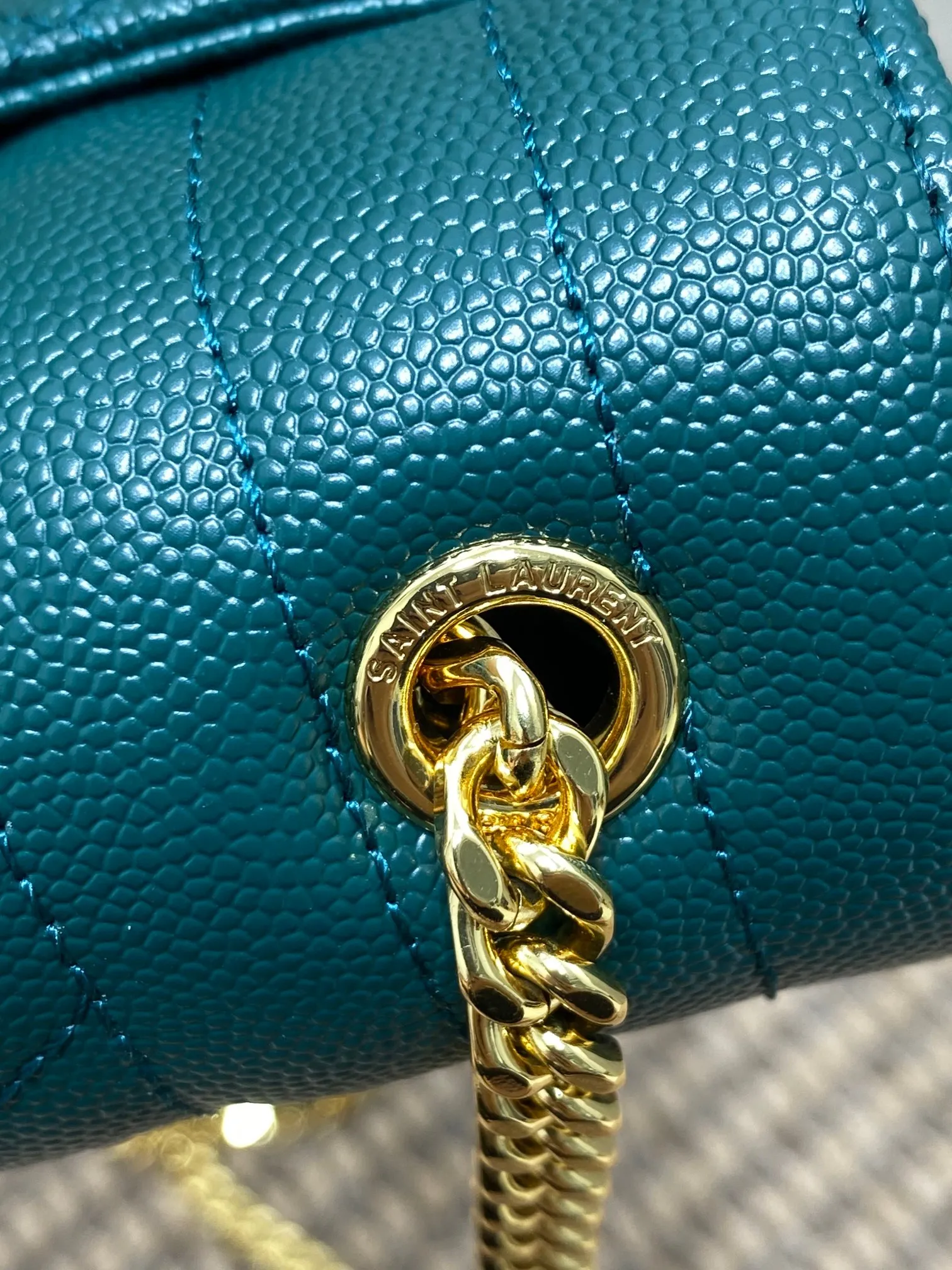 Yves Saint Laurent グリーン真皮球紋付レターパック - 画像 (8)