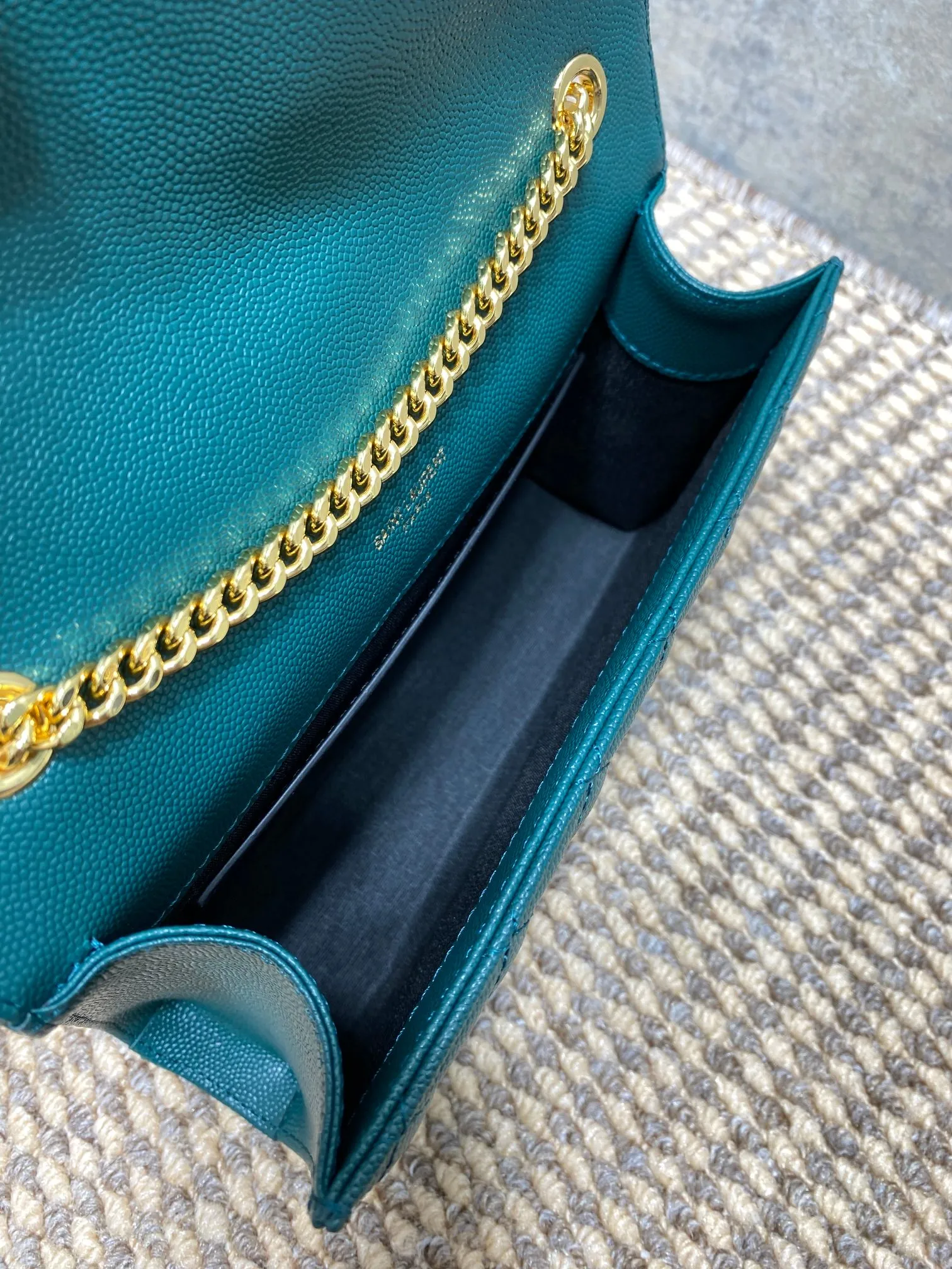 Yves Saint Laurent グリーン真皮球紋付レターパック - 画像 (9)