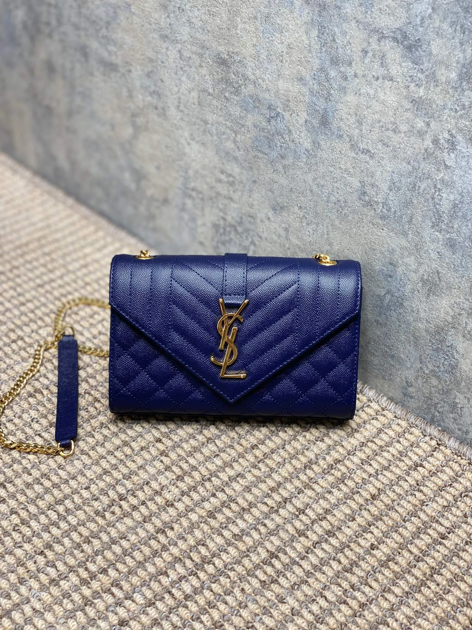 Yves Saint Laurent ブルー 真皮球紋付レターパック