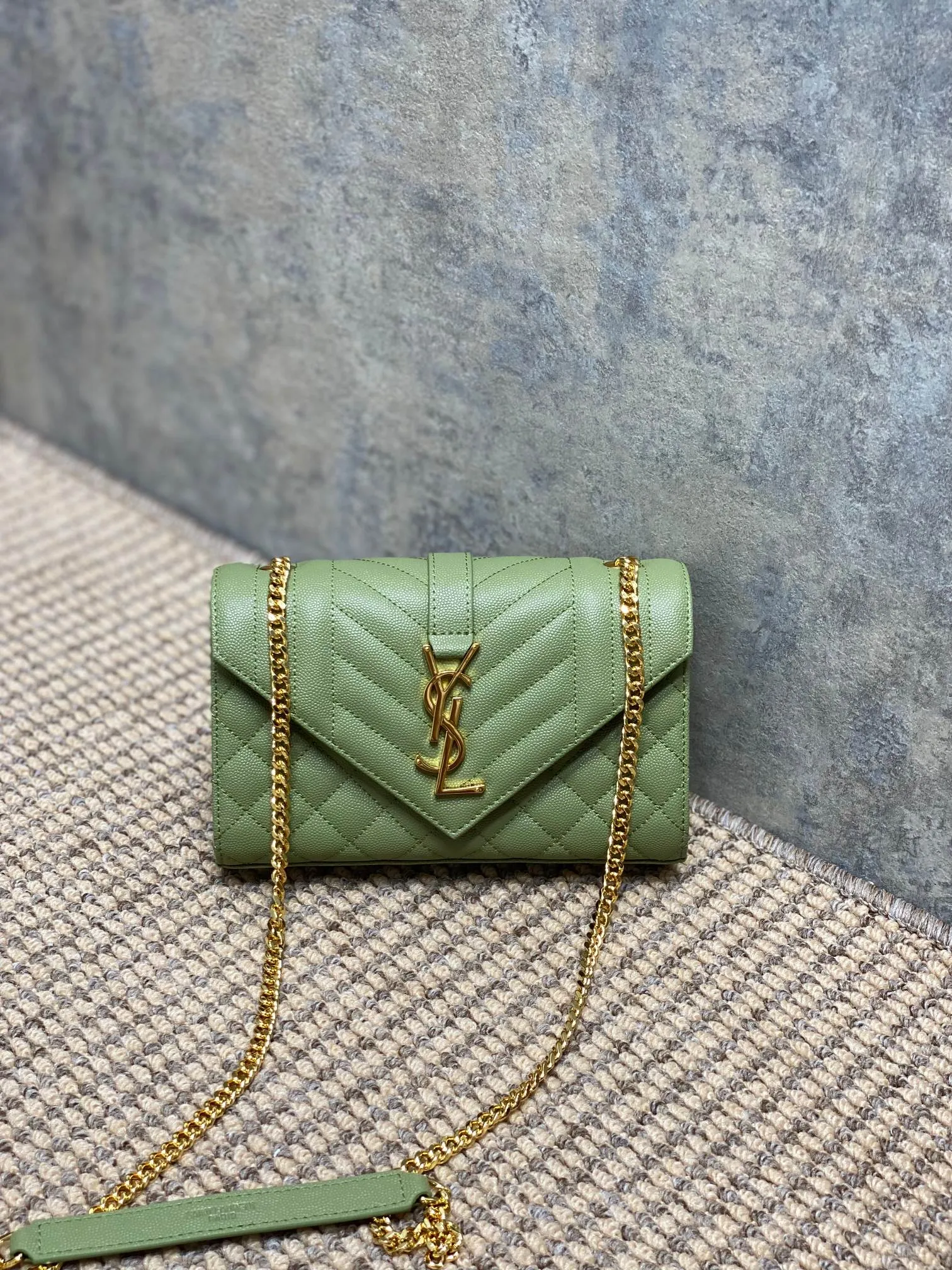 Yves Saint Laurent グリーン真皮球紋付レターパック