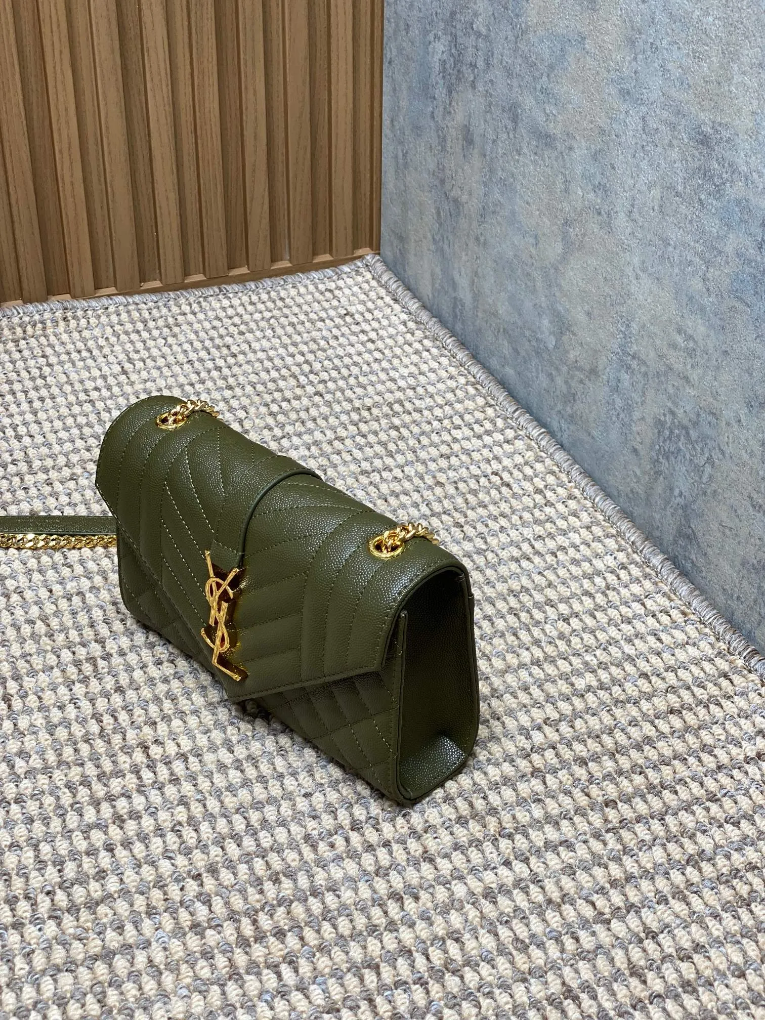Yves Saint Laurent オリーブグリーン 本革のレターパック - 画像 (5)