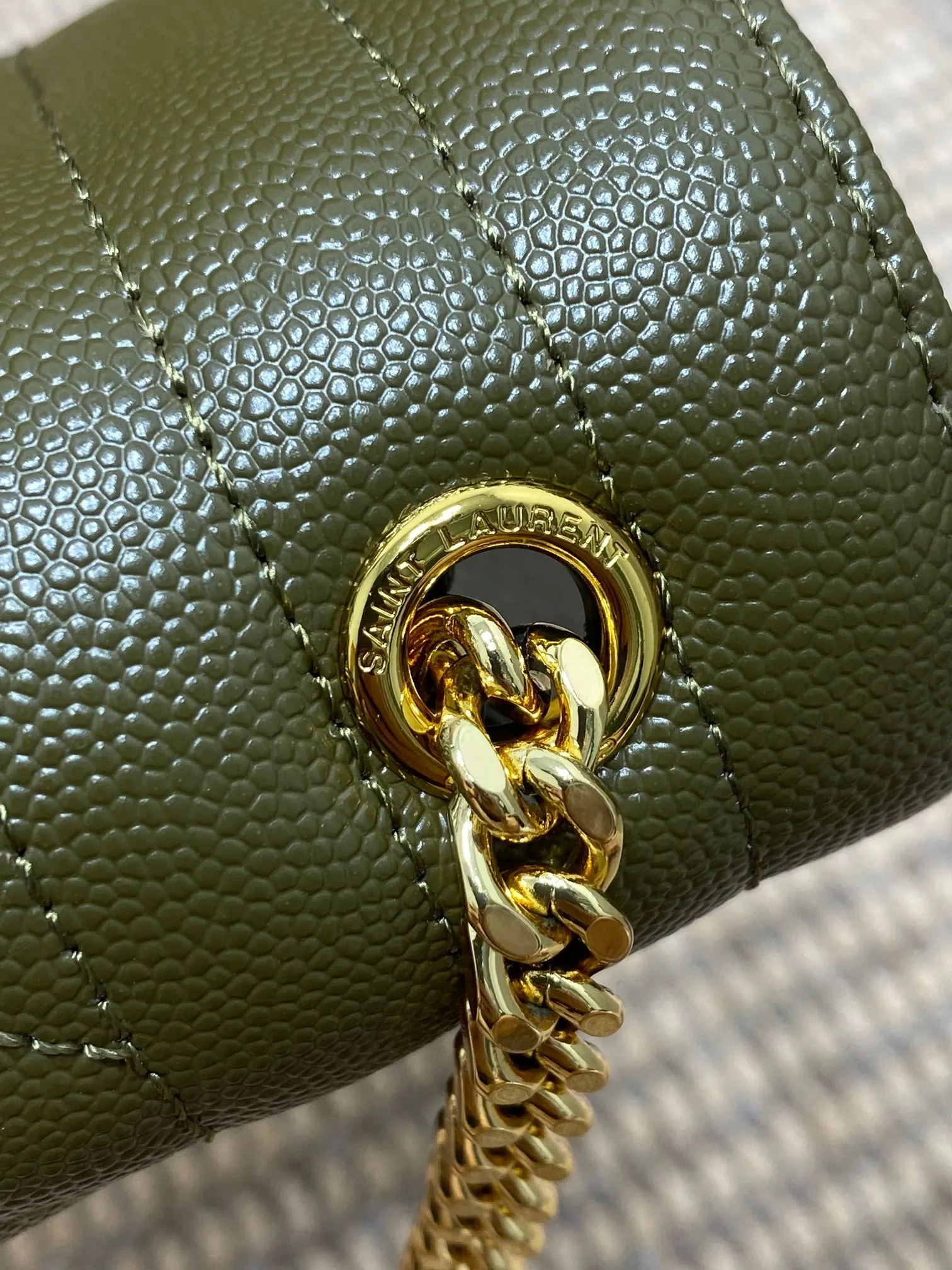 Yves Saint Laurent オリーブグリーン 本革のレターパック - 画像 (8)