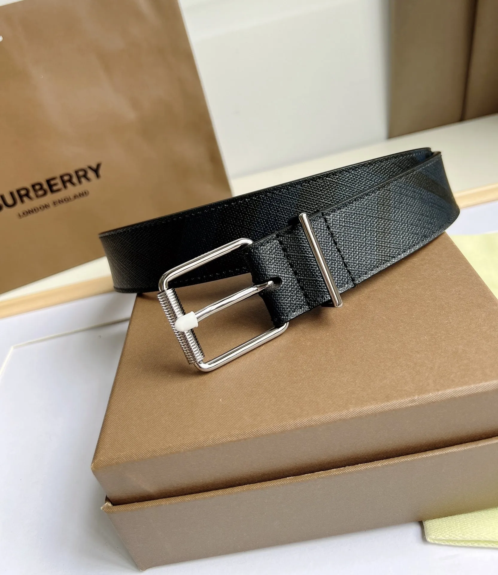 バーバリー 新作 ロンドングレンチェック ベルト 黒 - 画像 (3)