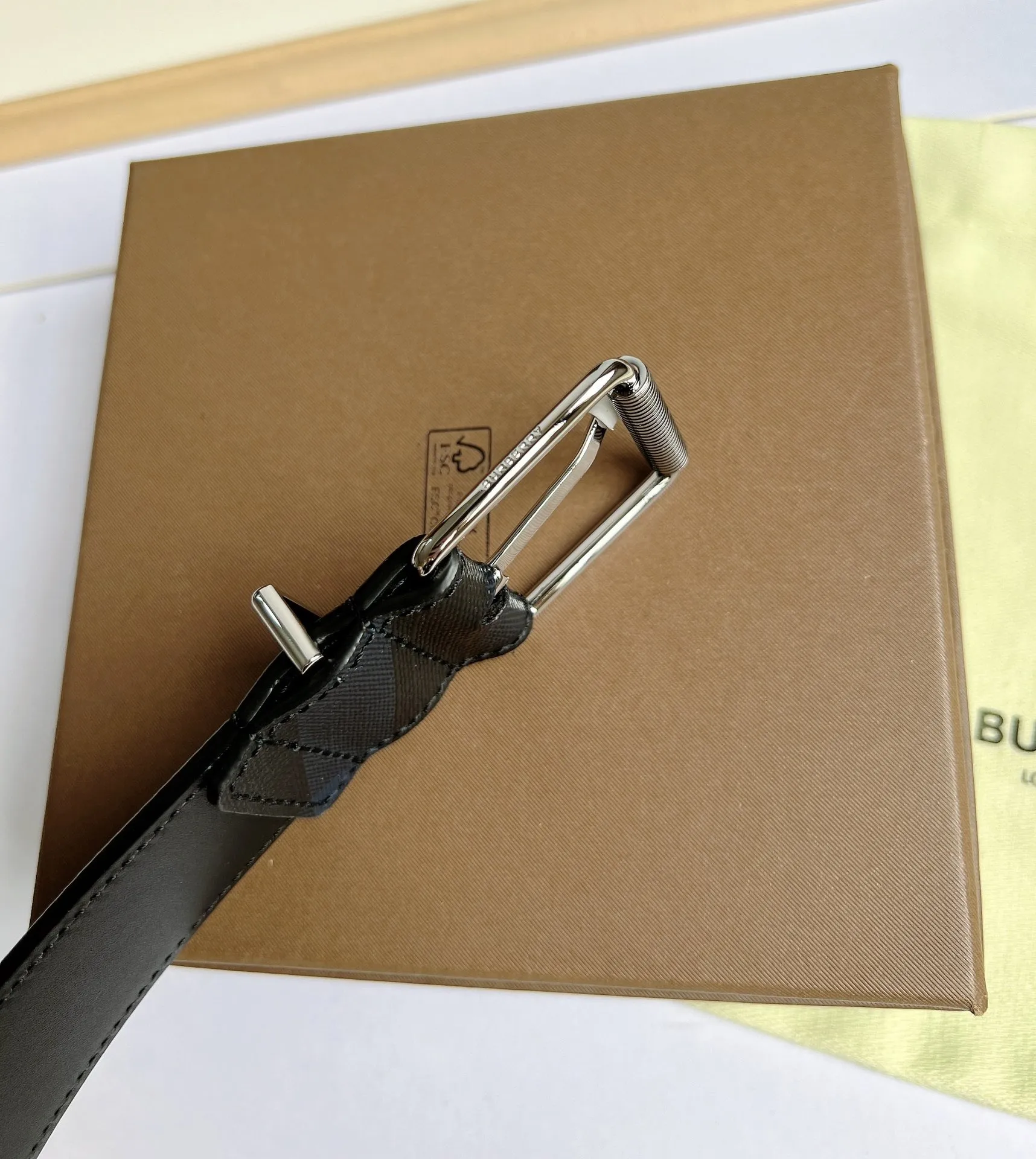 バーバリー 新作 ロンドングレンチェック ベルト 黒 - 画像 (7)