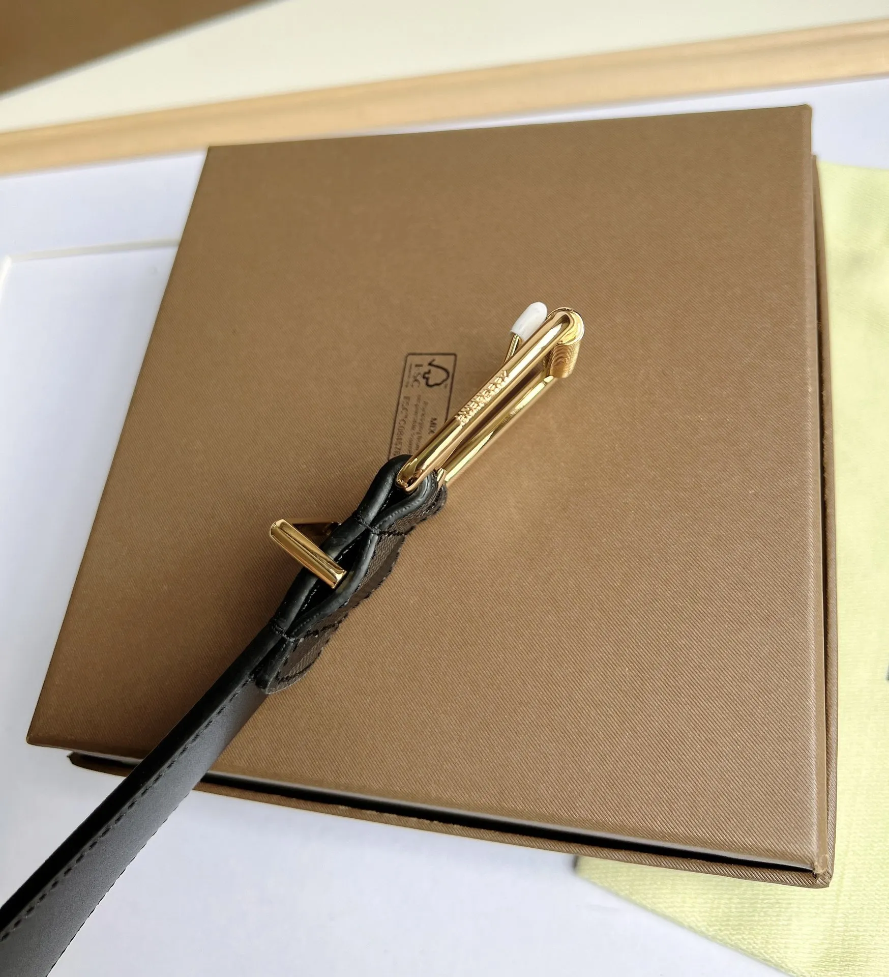 Burberry新作黒London格子革ベルト - 画像 (7)