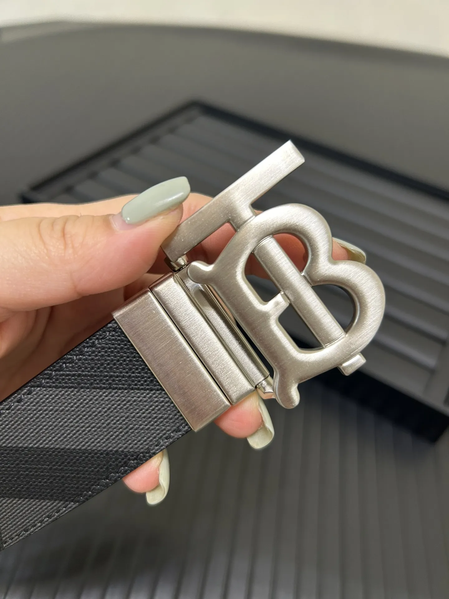 Burberry 新作黒London格子ベルト