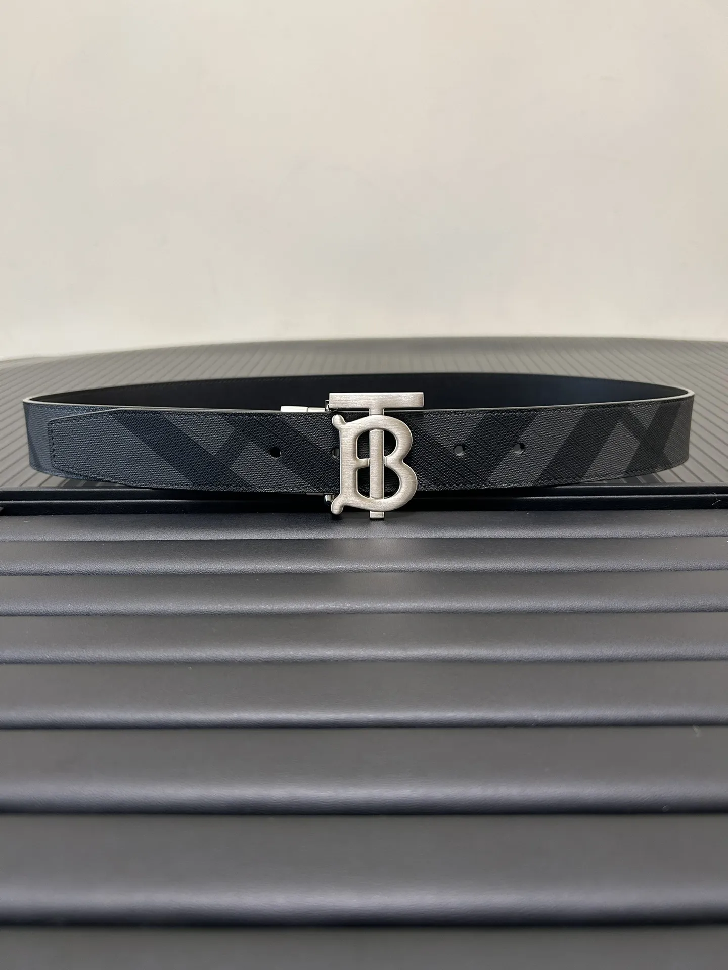 Burberry 新作黒London格子ベルト - 画像 (7)