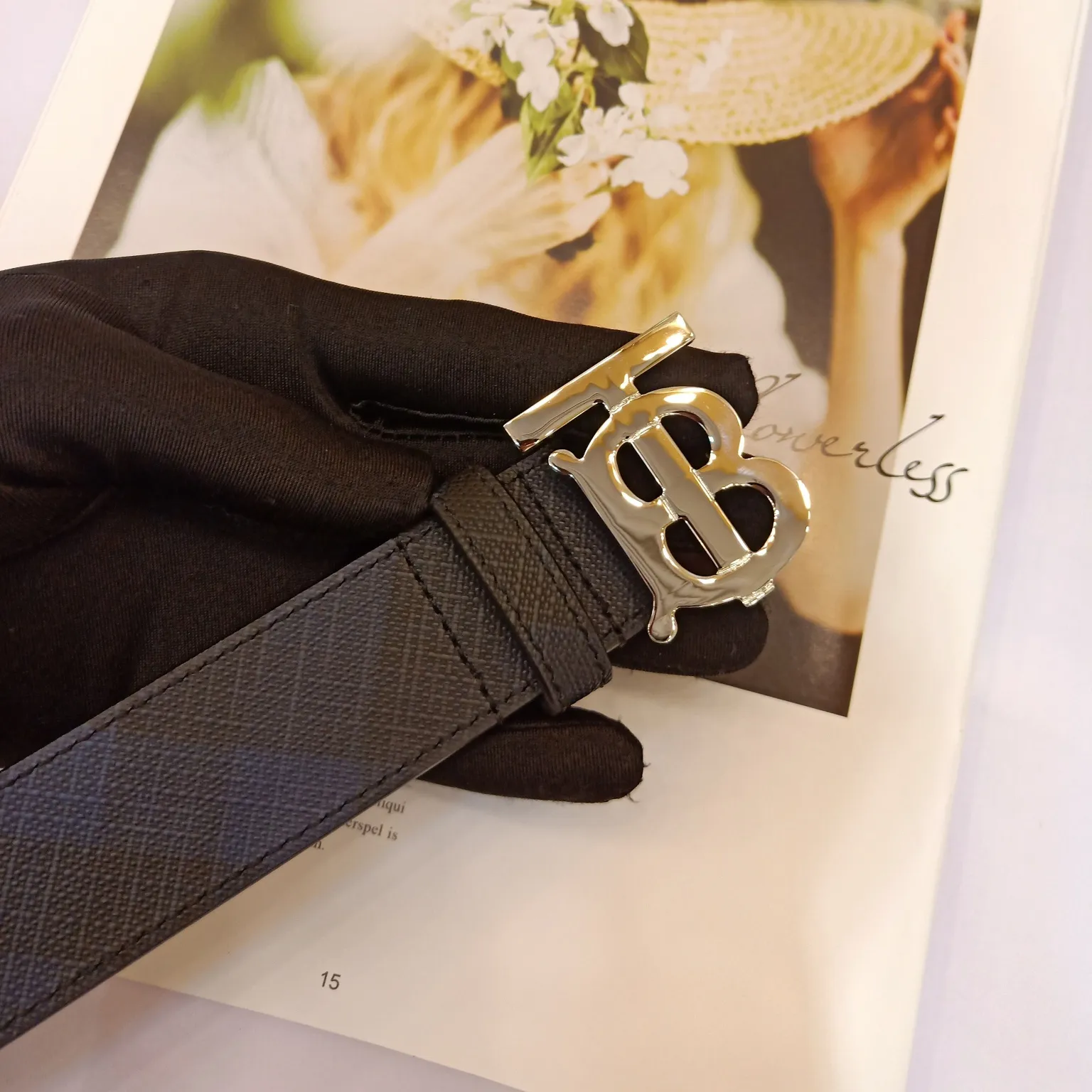 Burberry 新作 ブラック ベルト TBロゴデザイン