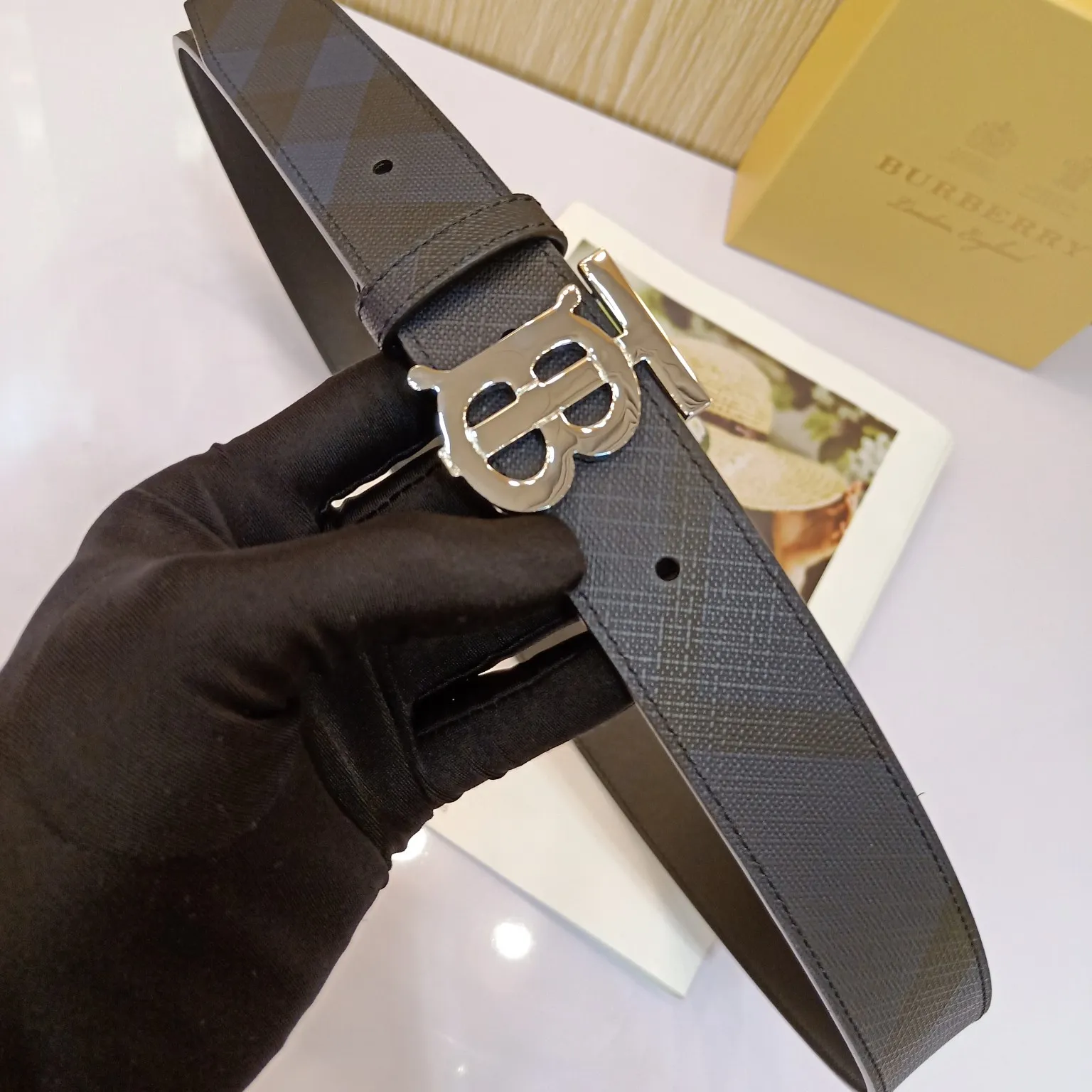 Burberry 新作 ブラック ベルト TBロゴデザイン - 画像 (7)