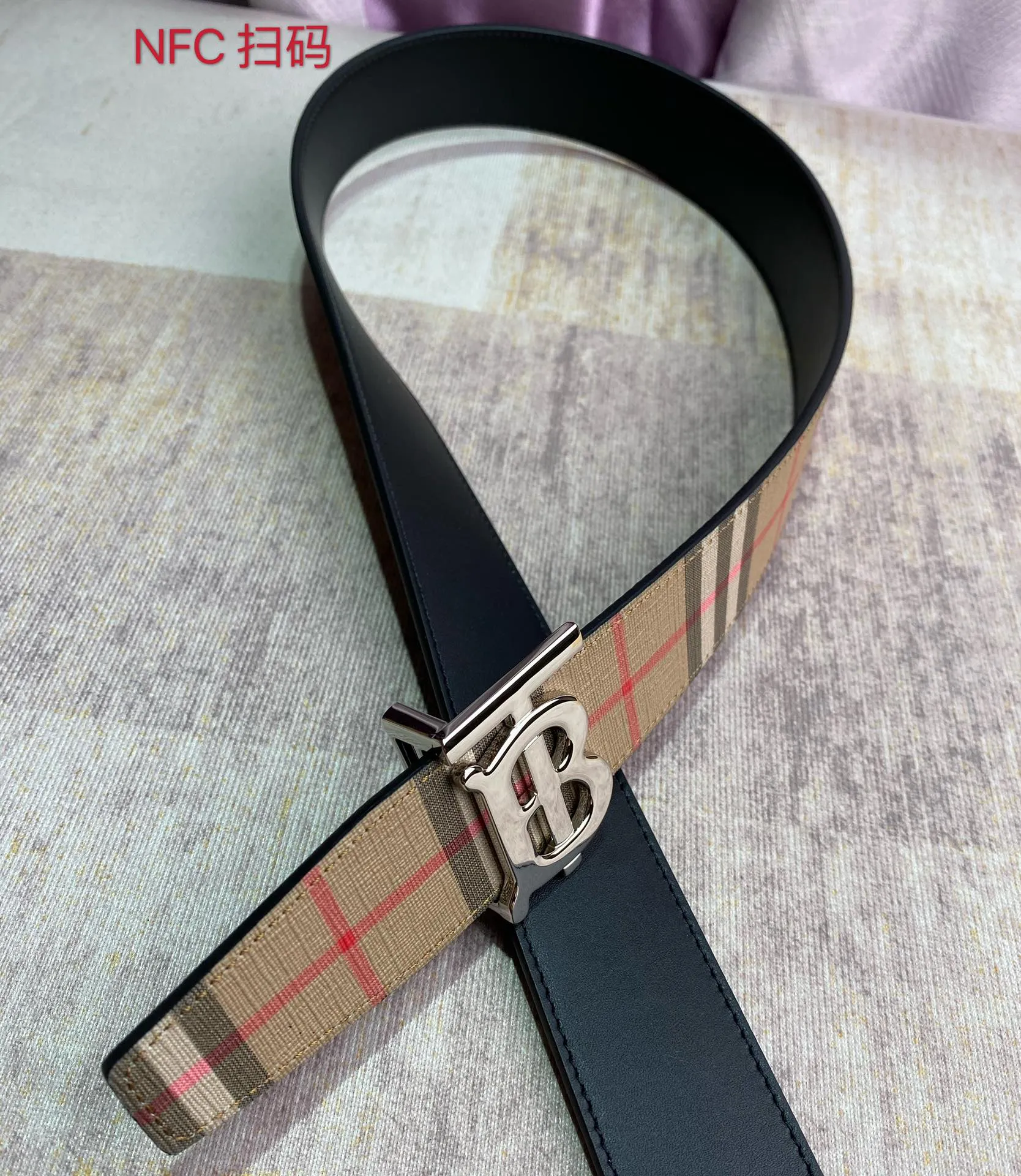 Burberry 新作ベージュチェックレザーベルト - 画像 (8)