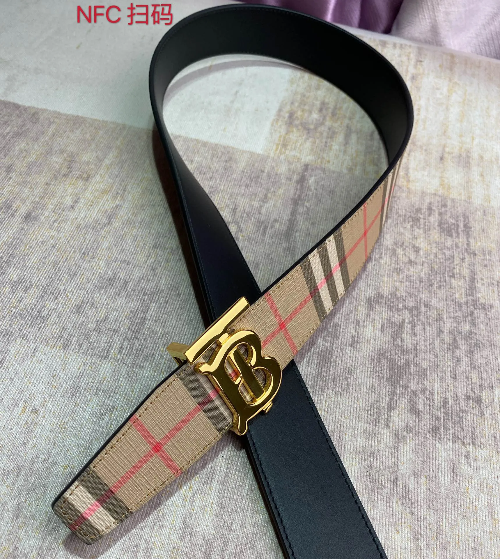 Burberry 新作ベージュチェックレザーベルト - 画像 (9)