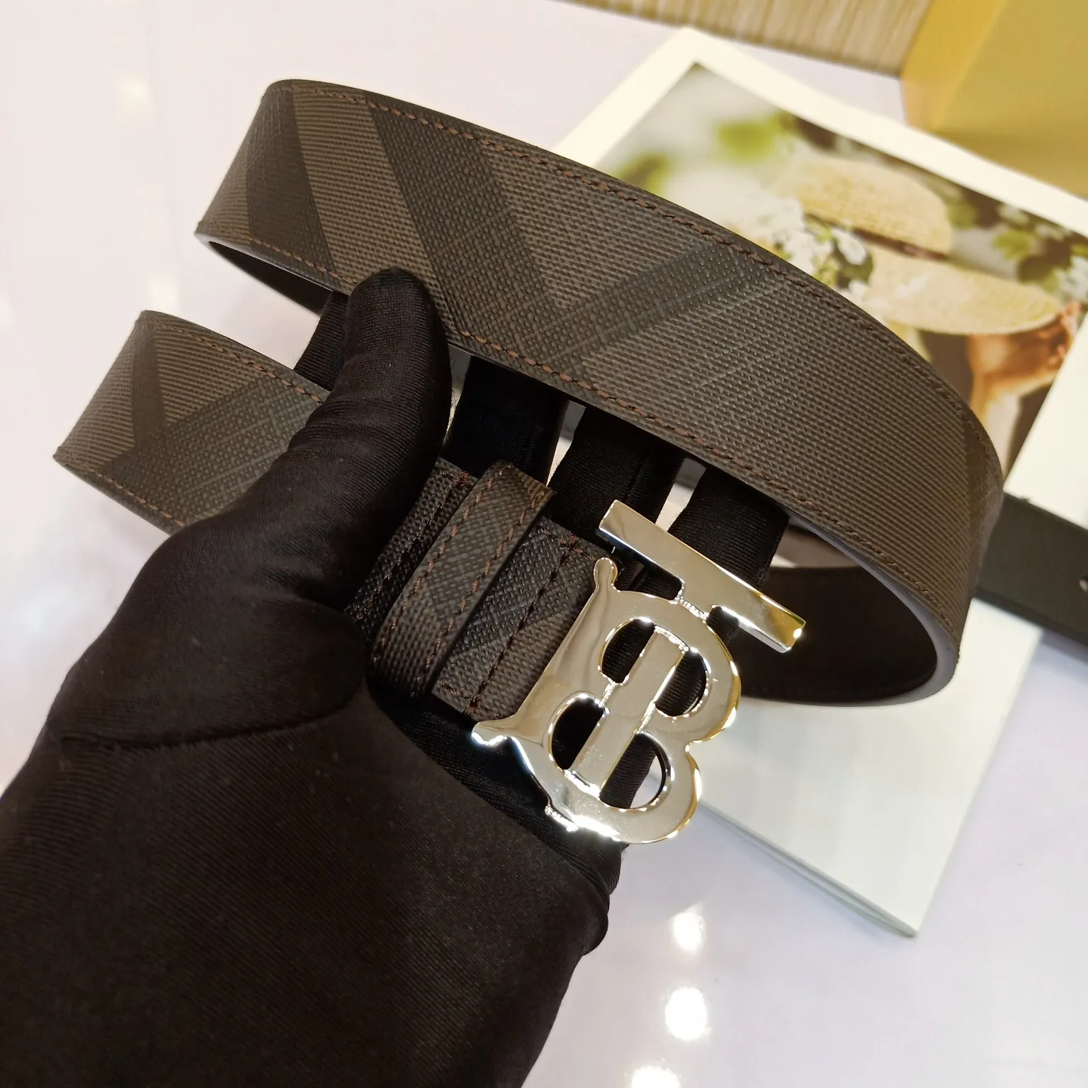 Burberry 新作TBロゴベルト ダークグリーン 3.5cm