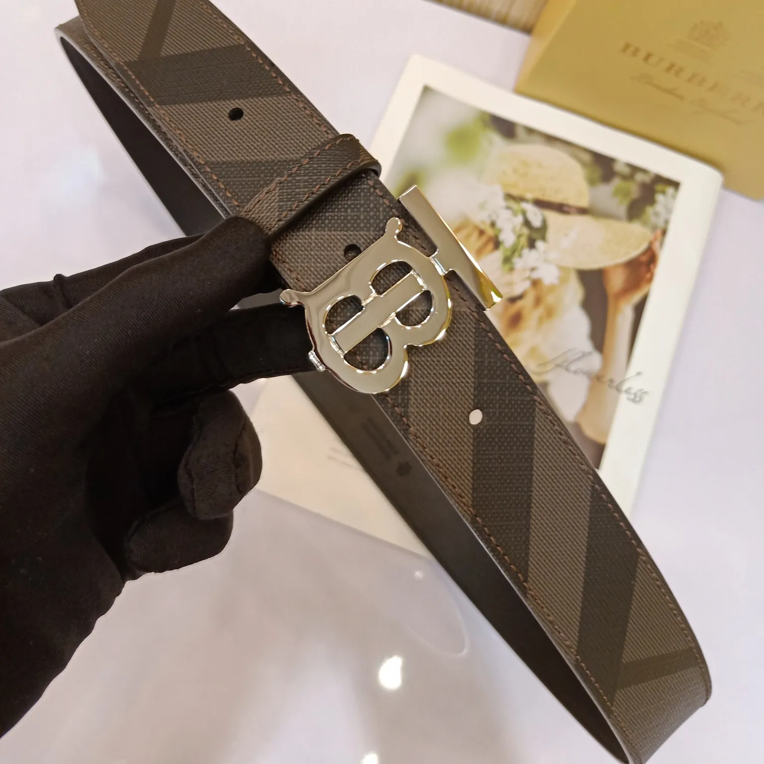 Burberry 新作TBロゴベルト ダークグリーン 3.5cm - 画像 (7)