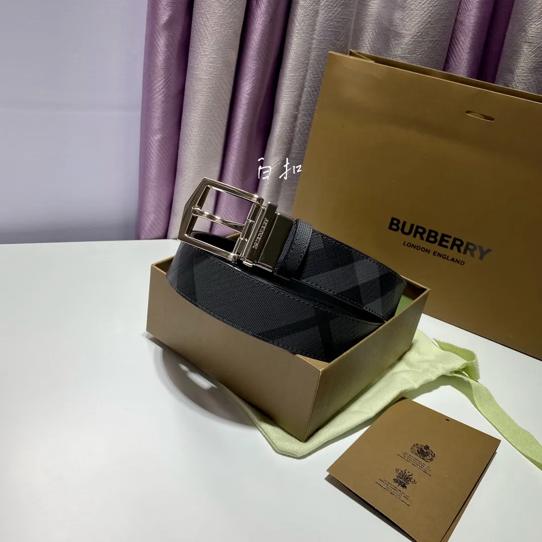 Burberry 新作グレーベルトチェック柄