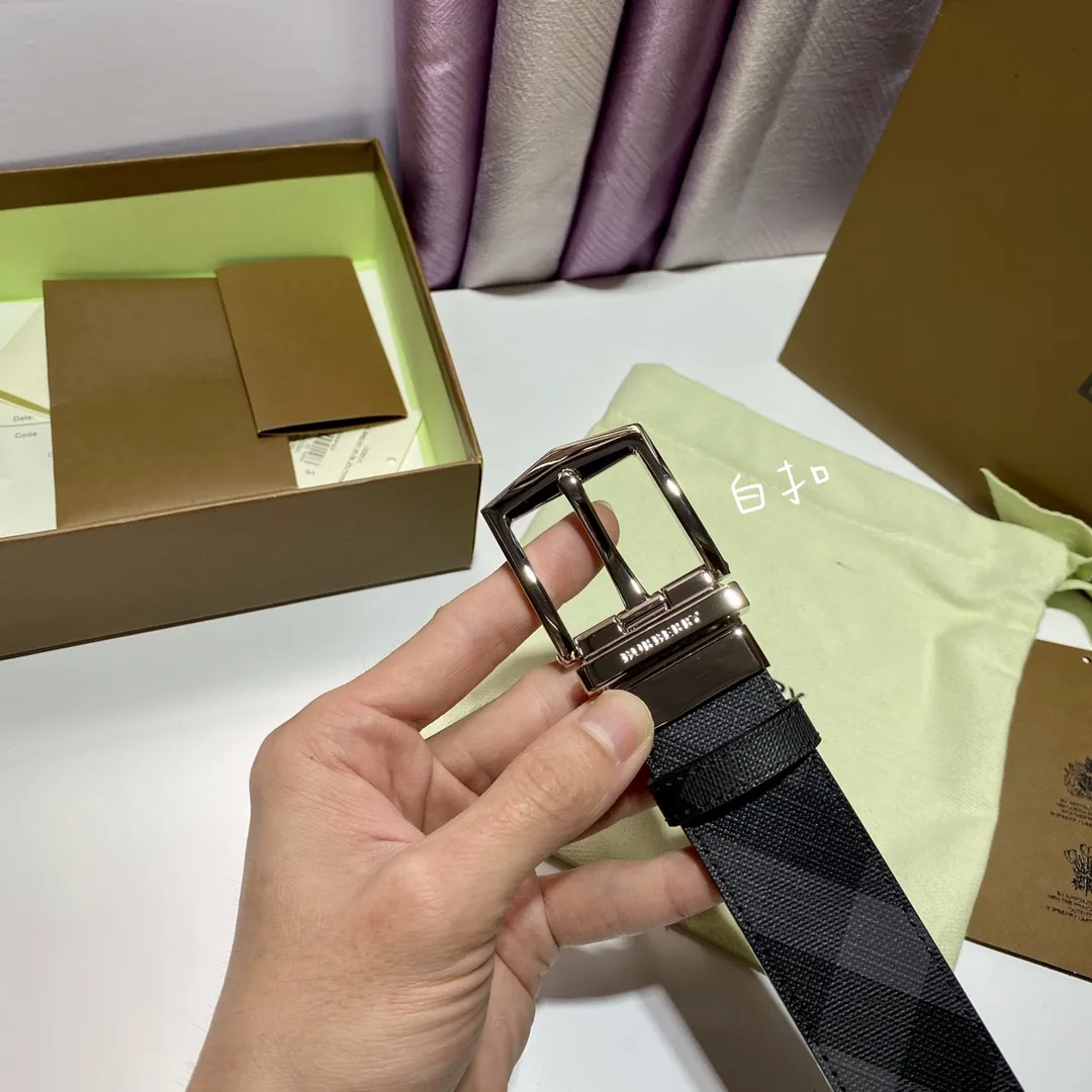 Burberry 新作グレーベルトチェック柄 - 画像 (3)